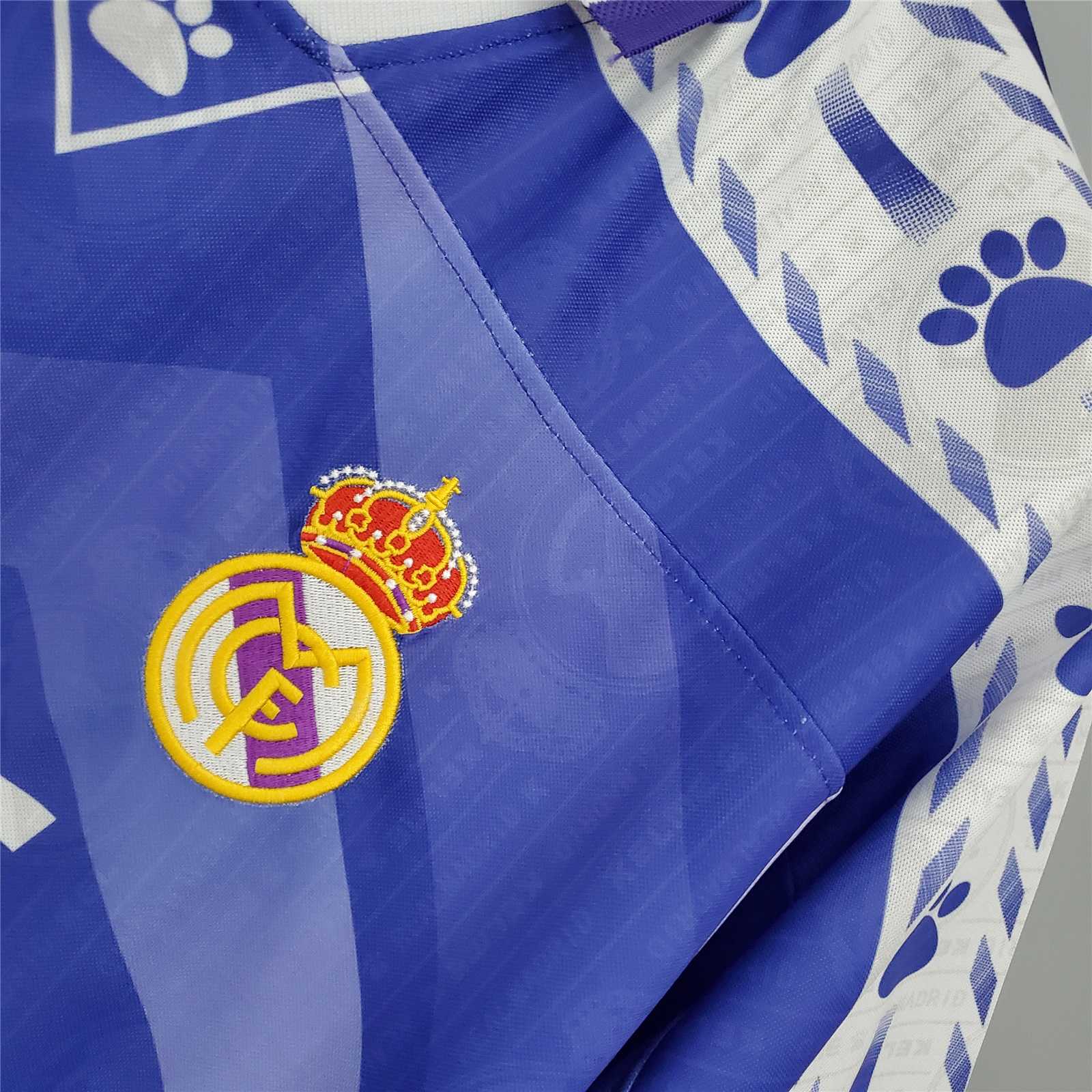 Real Madrid 96-97 Away Retro Shirt badge