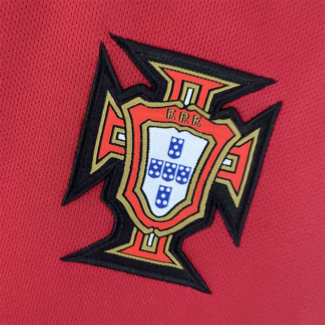 Portugal 06-08 Home Retro Shirt crest