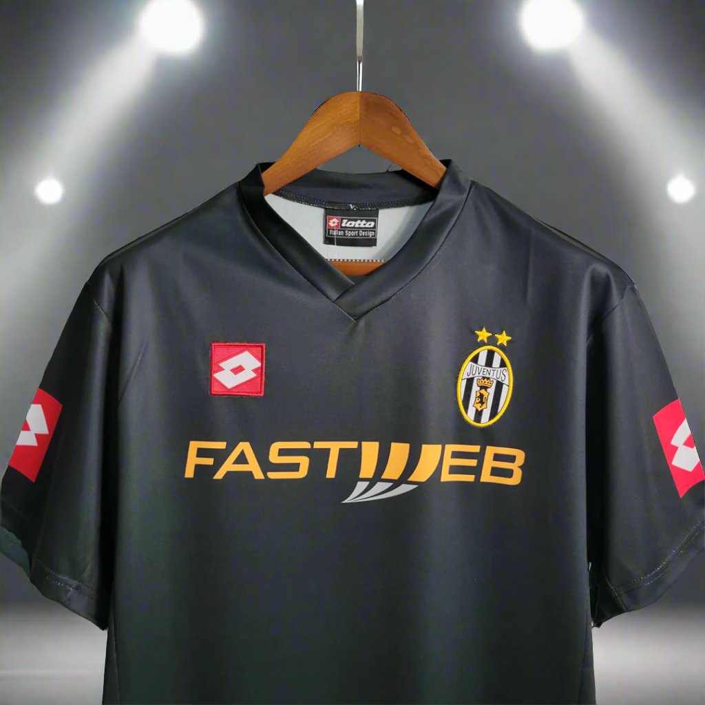 Juventus 01-02 Away Retro Shirt sponsr