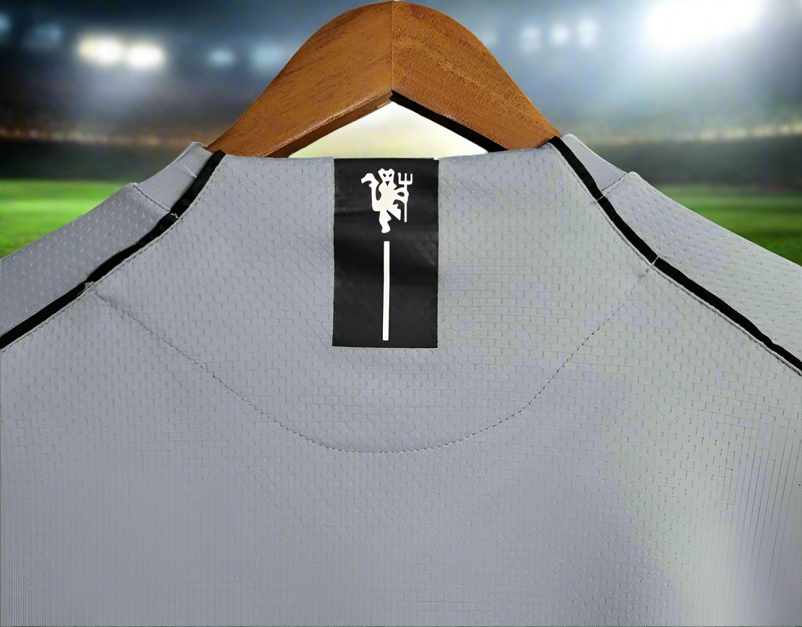 MNU 07-08 Goalkeeper Retro Shirt collar