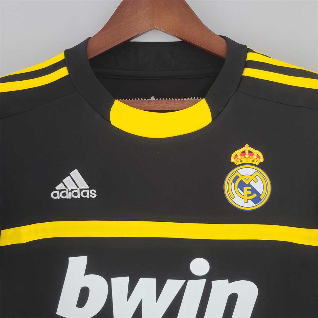 Real Madrid 05-06 Goalkeeper Retro Shirt Black sponsor