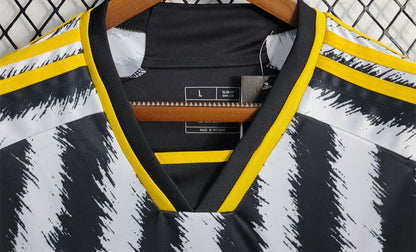 Juventus 23-24 Home Shirt collar