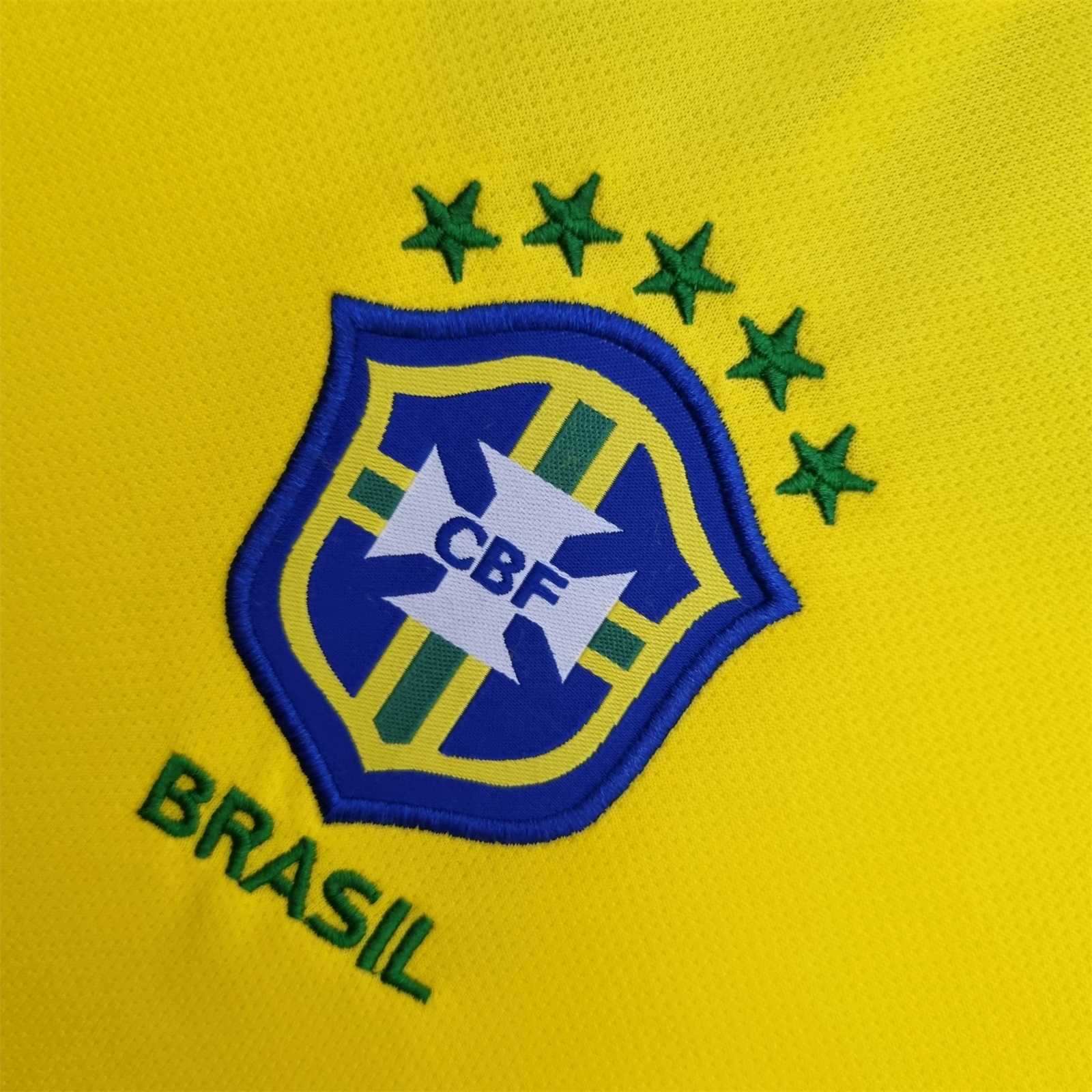 Brazil 04-06 Home Retro Shirt crest