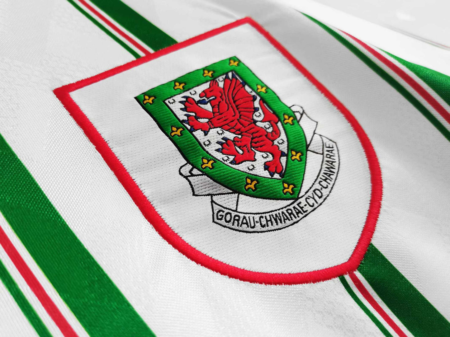 Wales 92-94 Away Retro Shirt crest