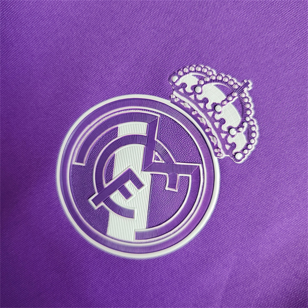 Real Madrid 16-17 Away Retro Shirt badge