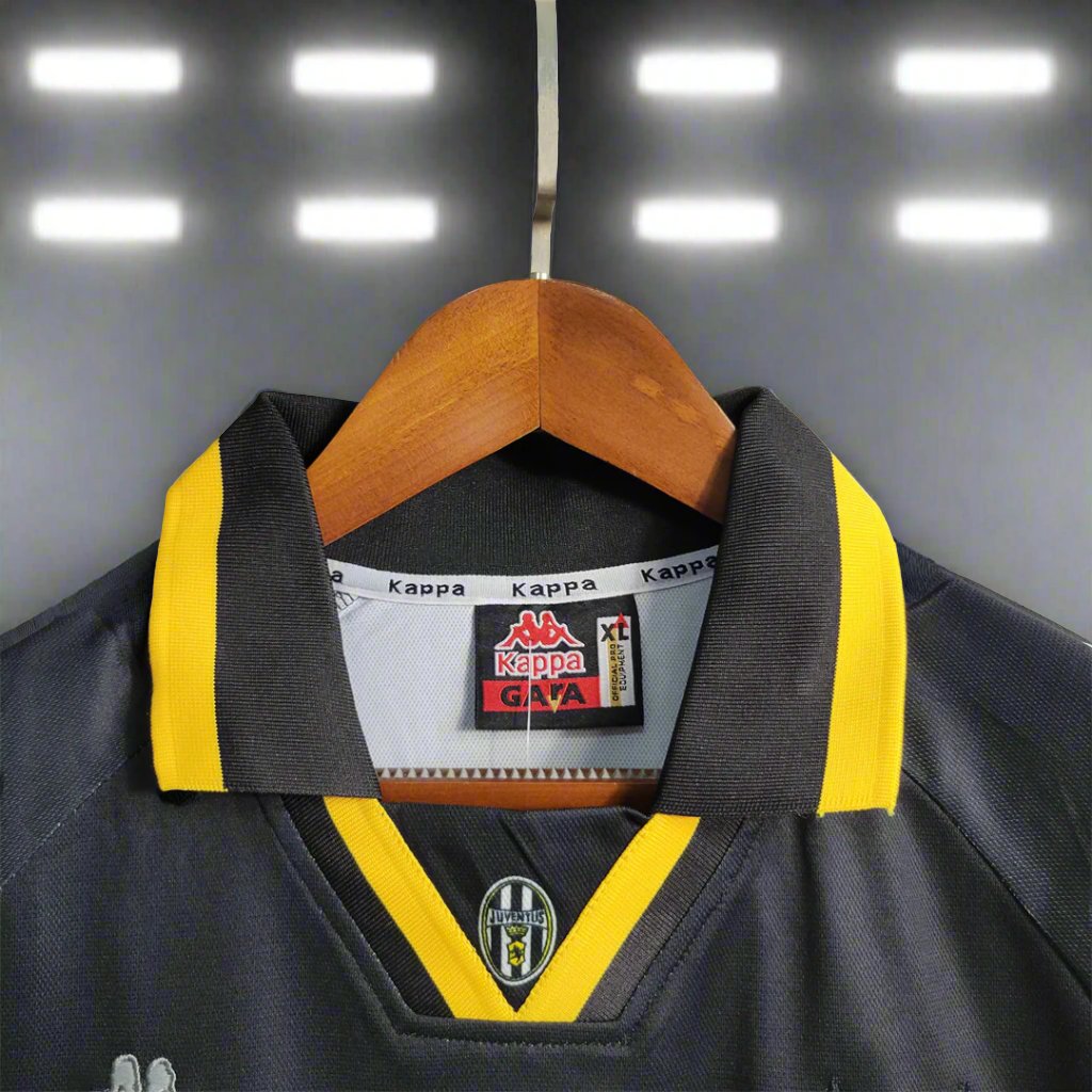 Juventus 95-96 3rd Retro Shirt collar