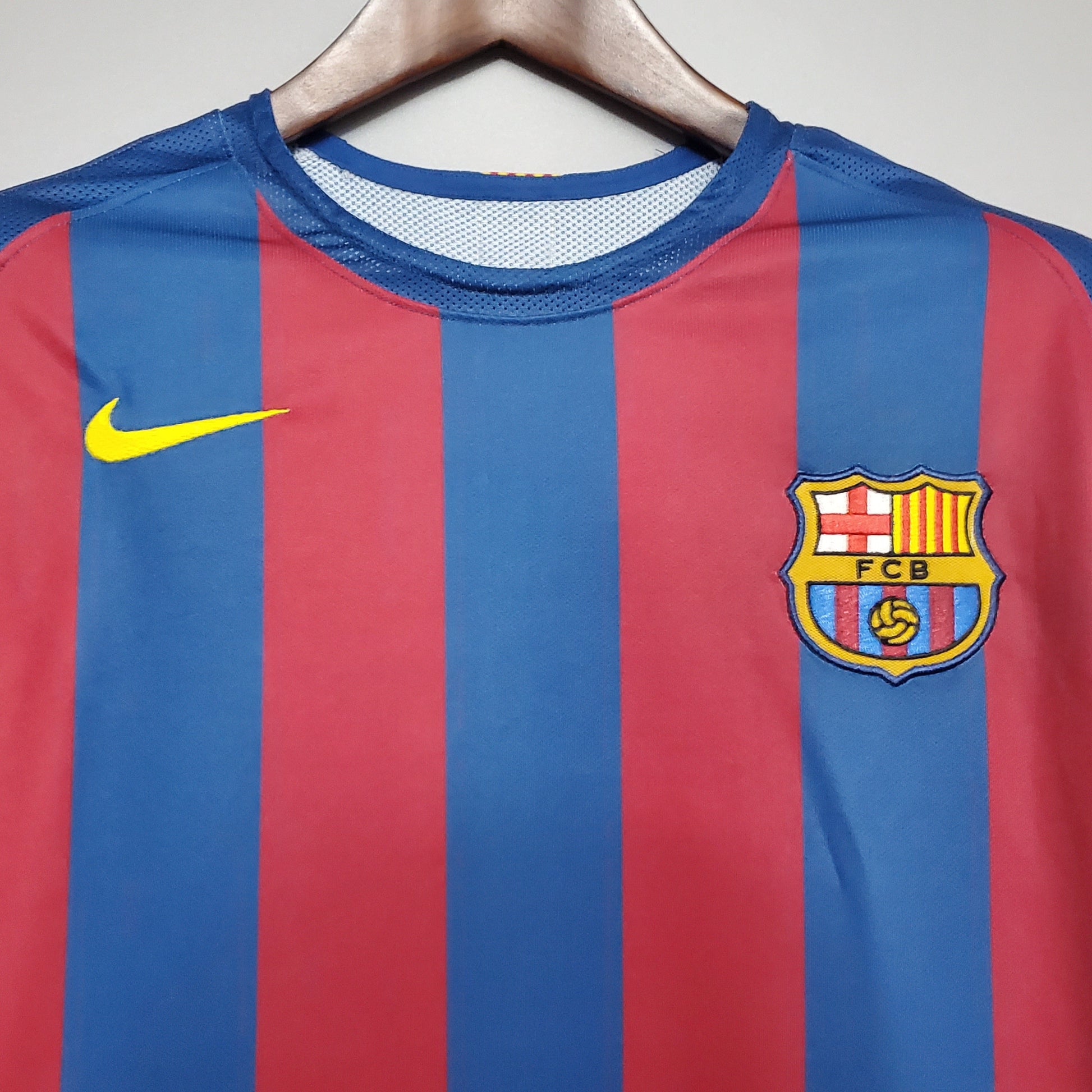 Barcelona 05-06 Champions League Home Retro Shirt collar