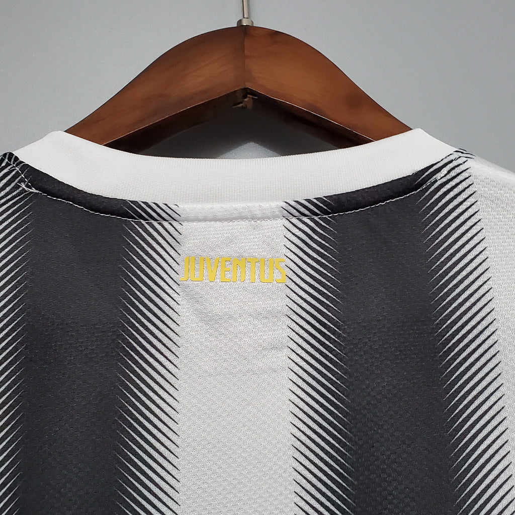 Juventus 11-12 Home Retro Shirt collar