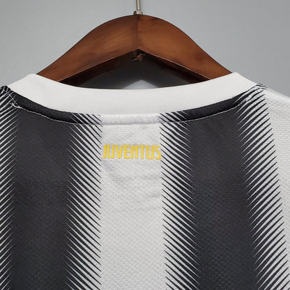 Juventus 11-12 Home Retro Shirt collar