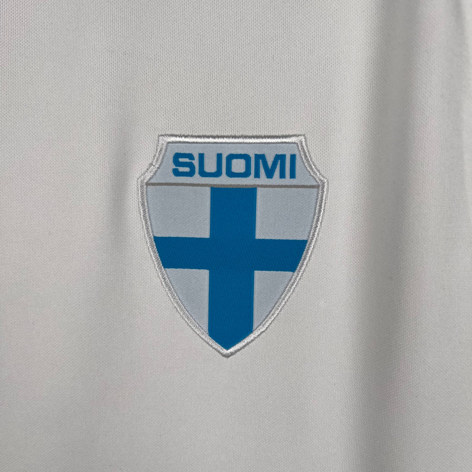 Finland 82-84 Home Retro Shirt crest