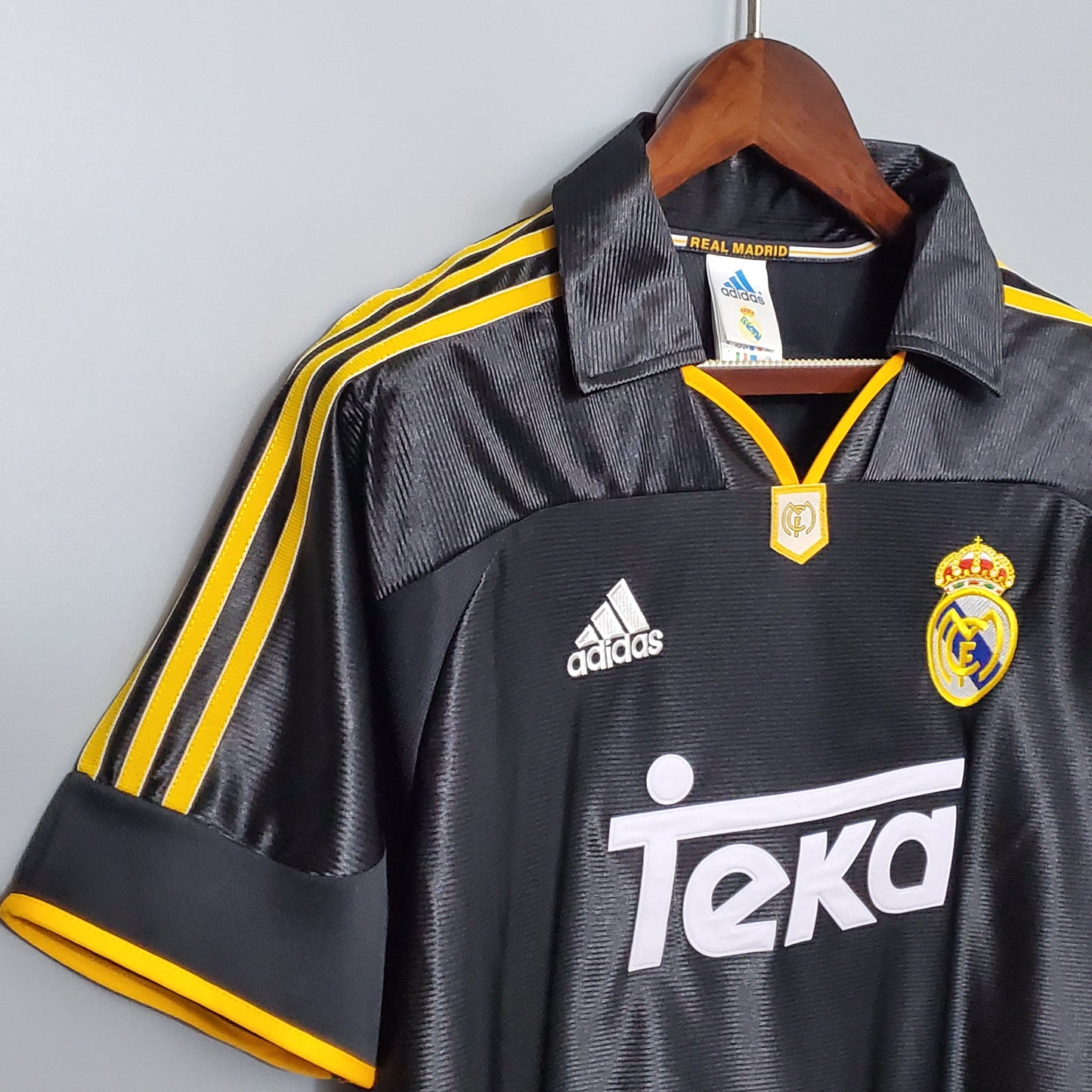 Real Madrid 99-01 Away Retro Shirt side