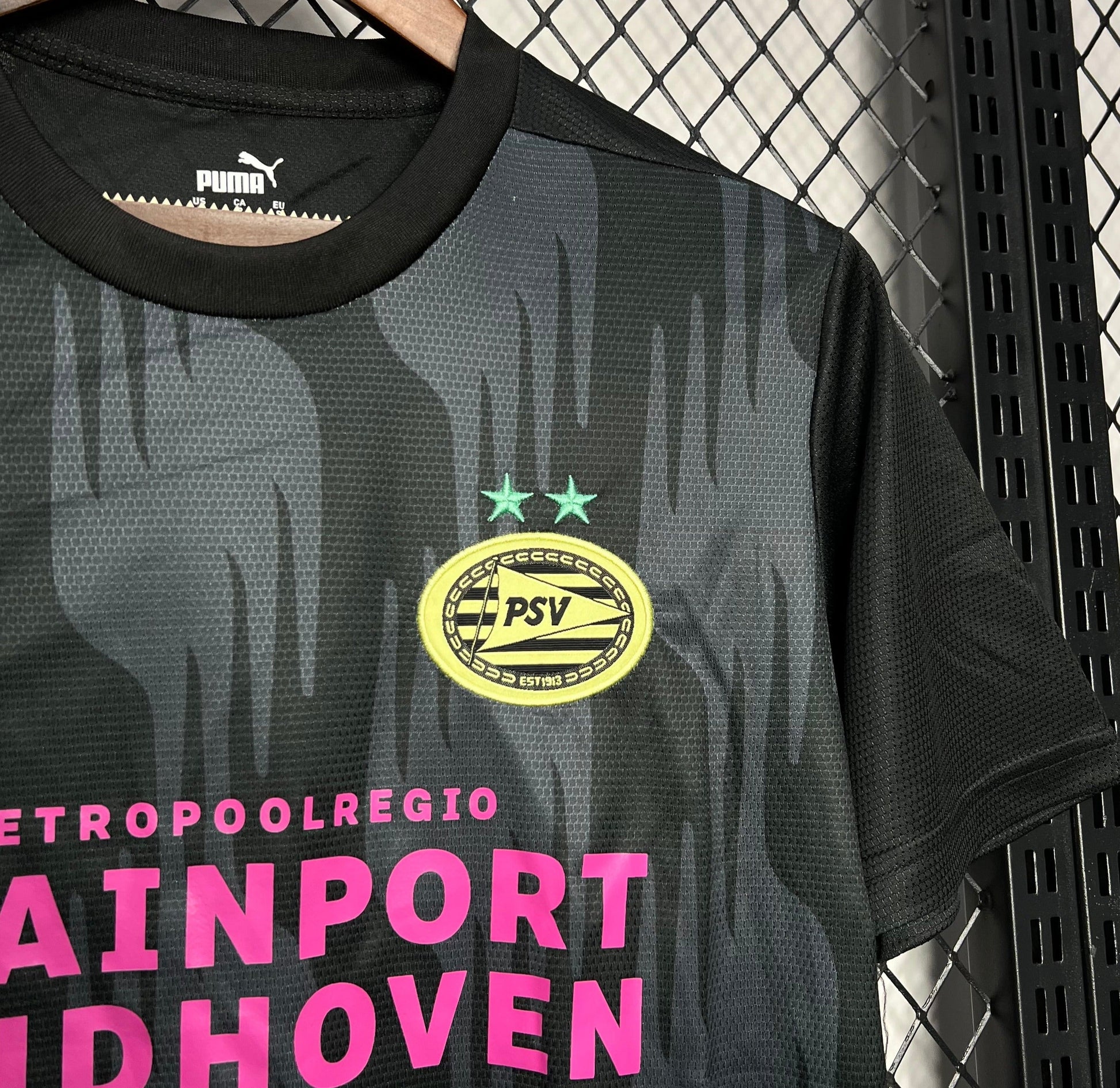 PSV Eindhoven 24-25 Pre Match Shirt crest