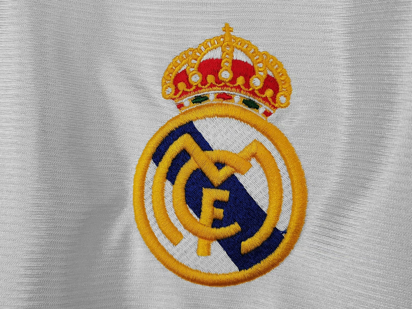 Real Madrid 98-00 Home Retro Shirt badge