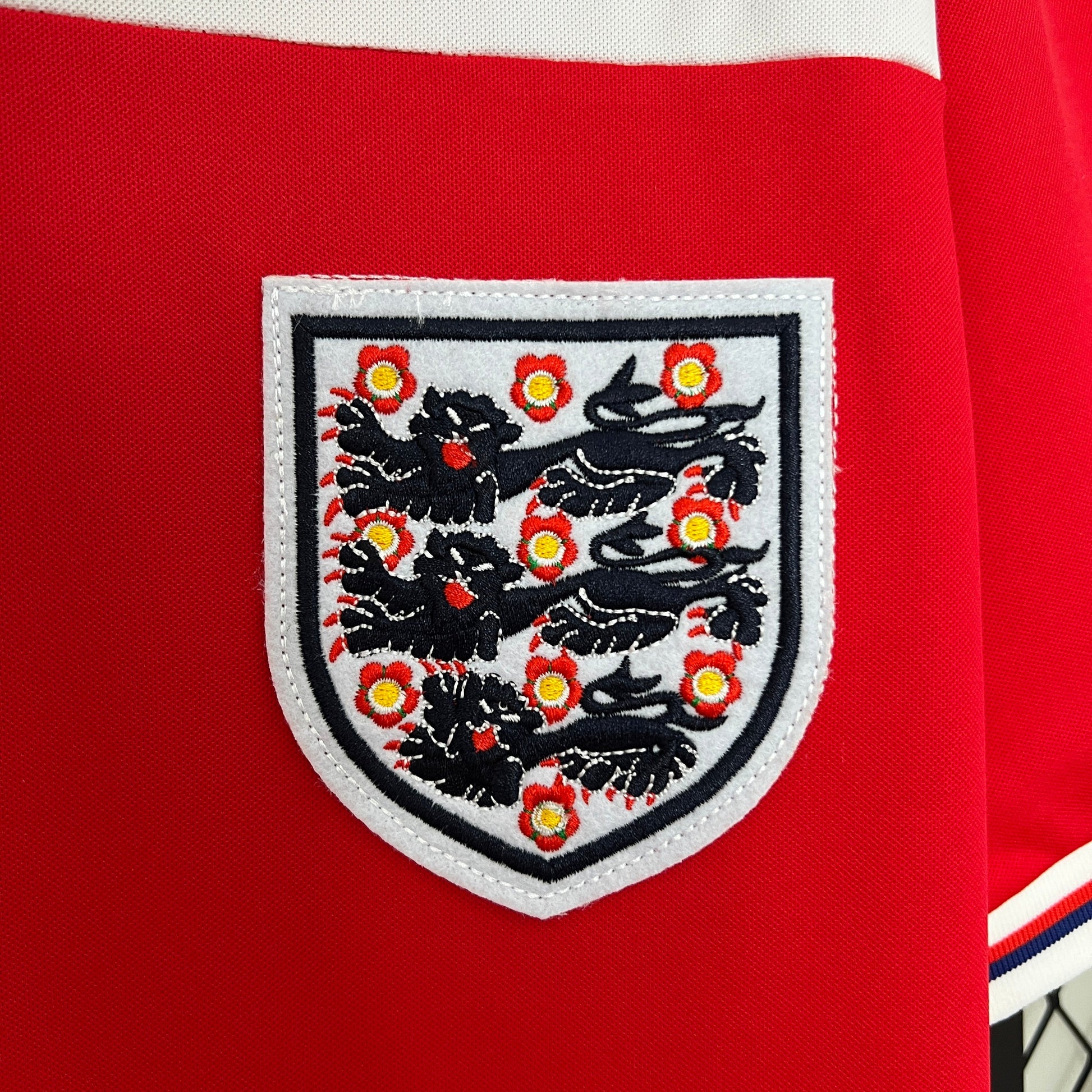 England 82-84 Away Retro Shirt crest