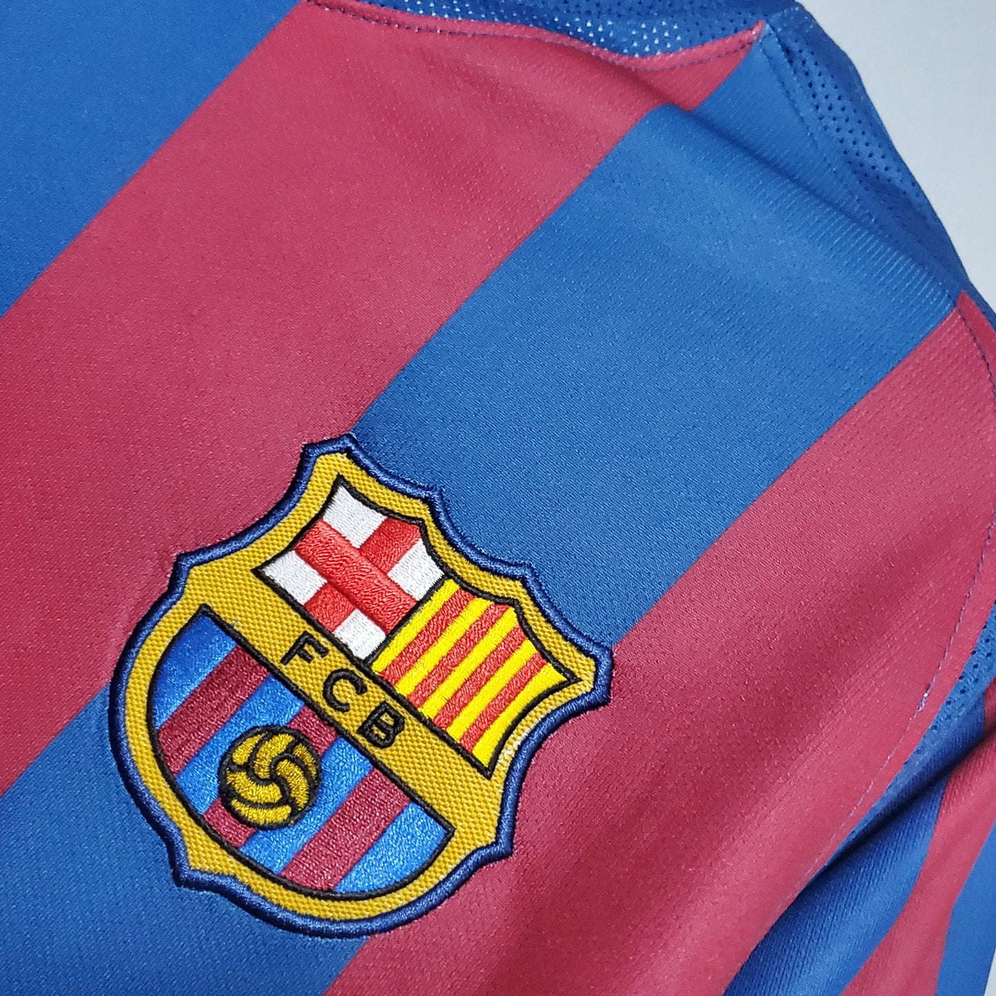 Barcelona 05-06 Champions League Home Retro Shirt badge