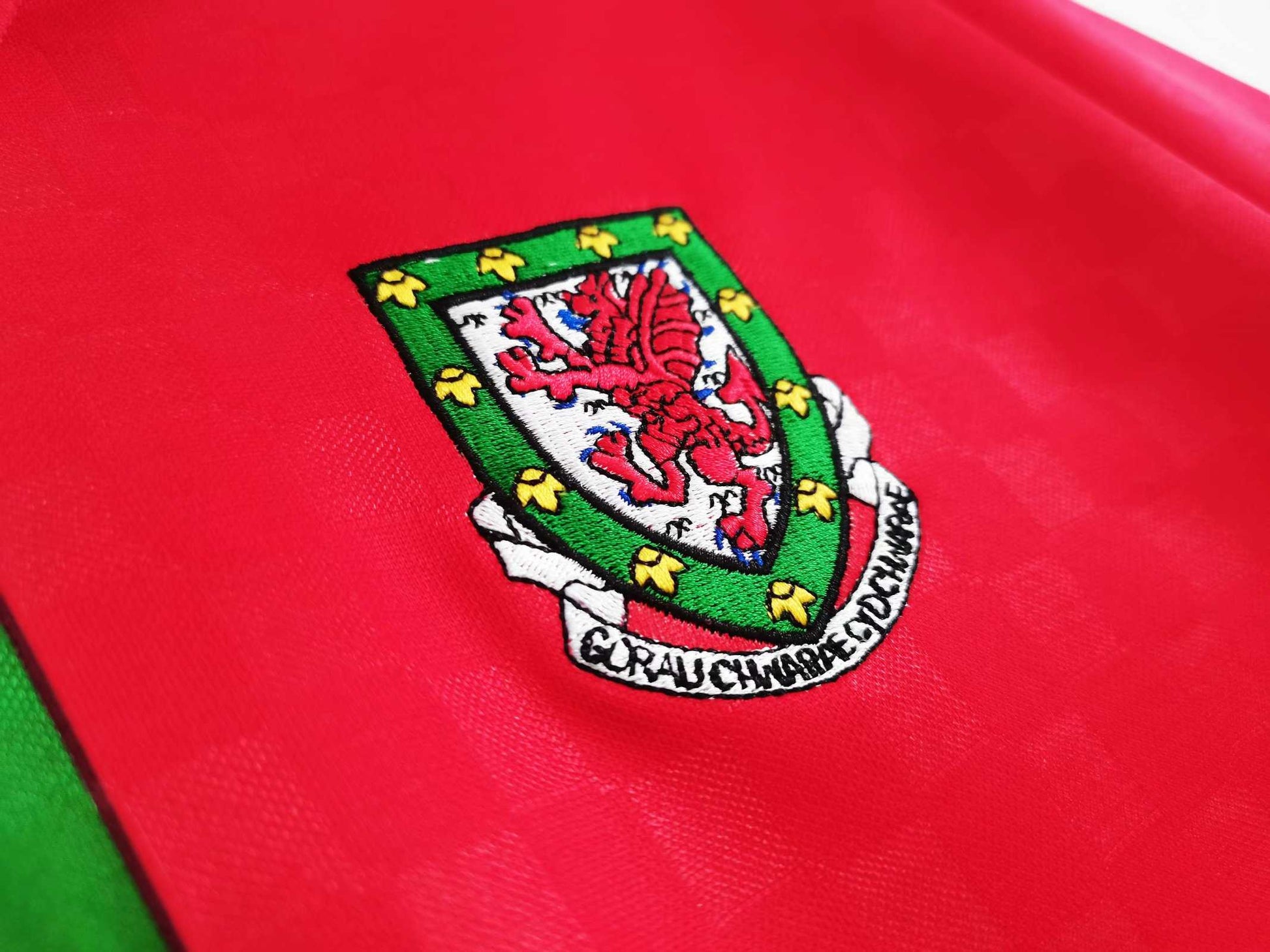 Wales 96-98 Home Retro Shirt crest