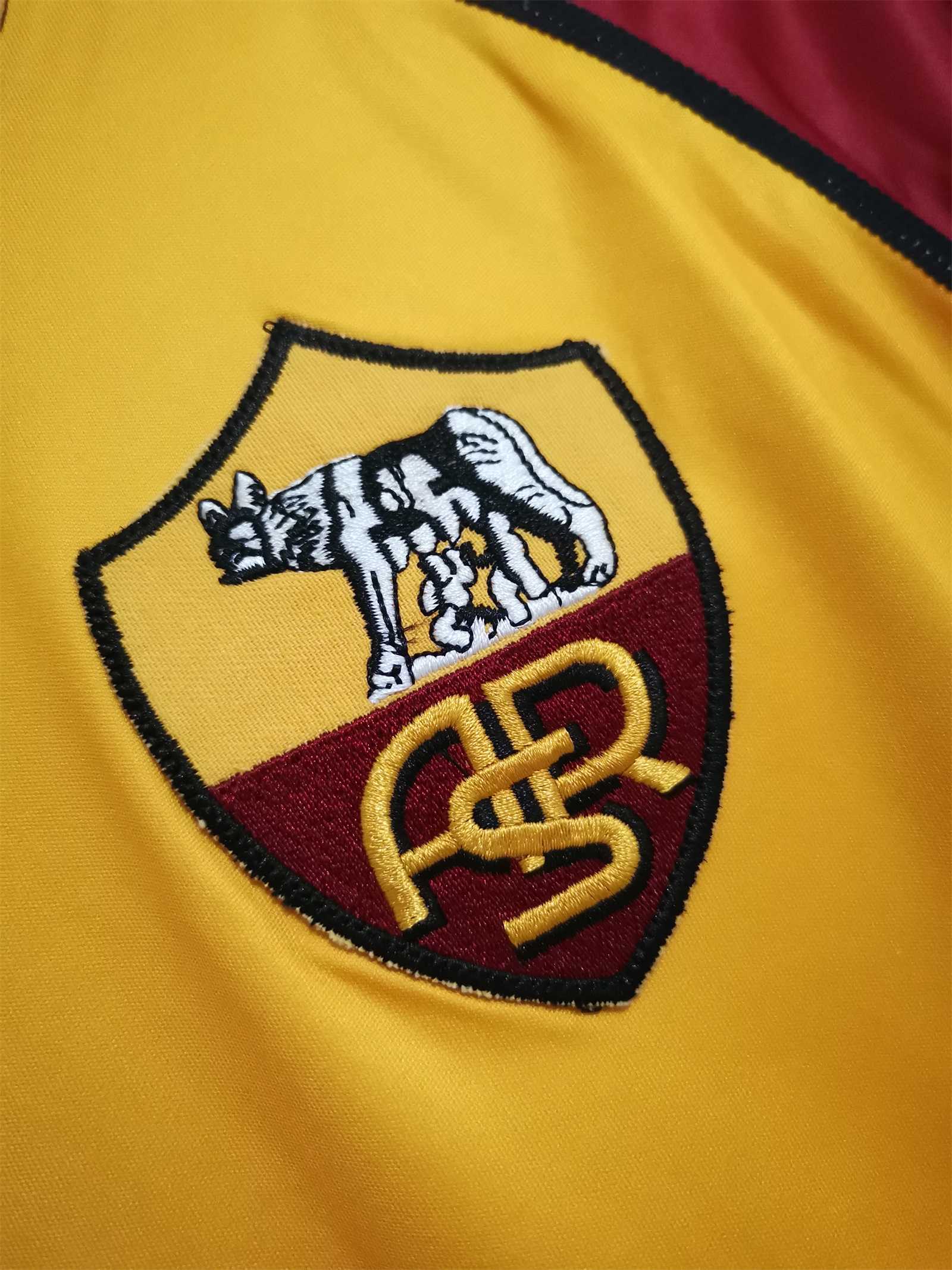 Roma 01-02 3rd Retro Shirt crest