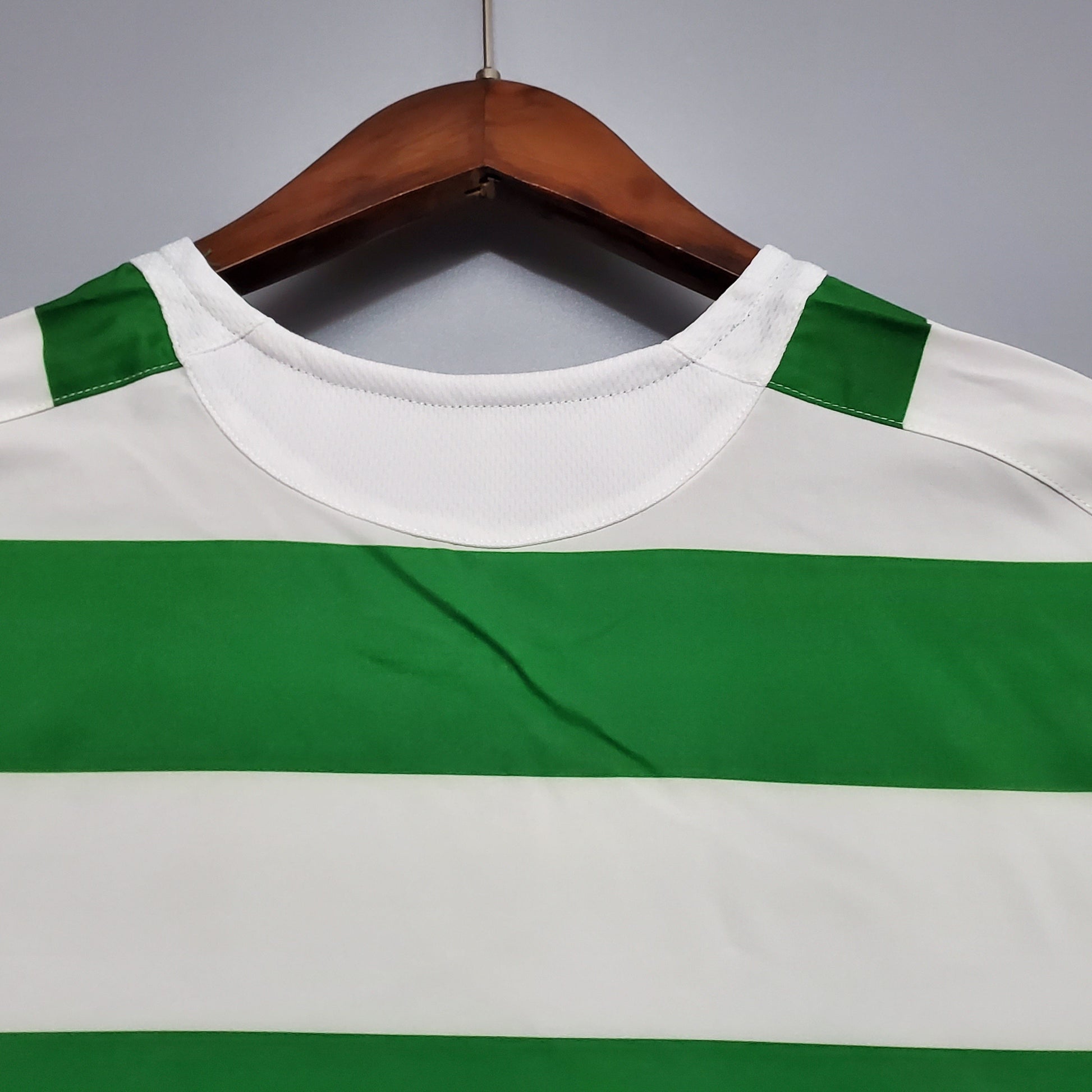 Celtic 05-06 Home Retro Shirt collar