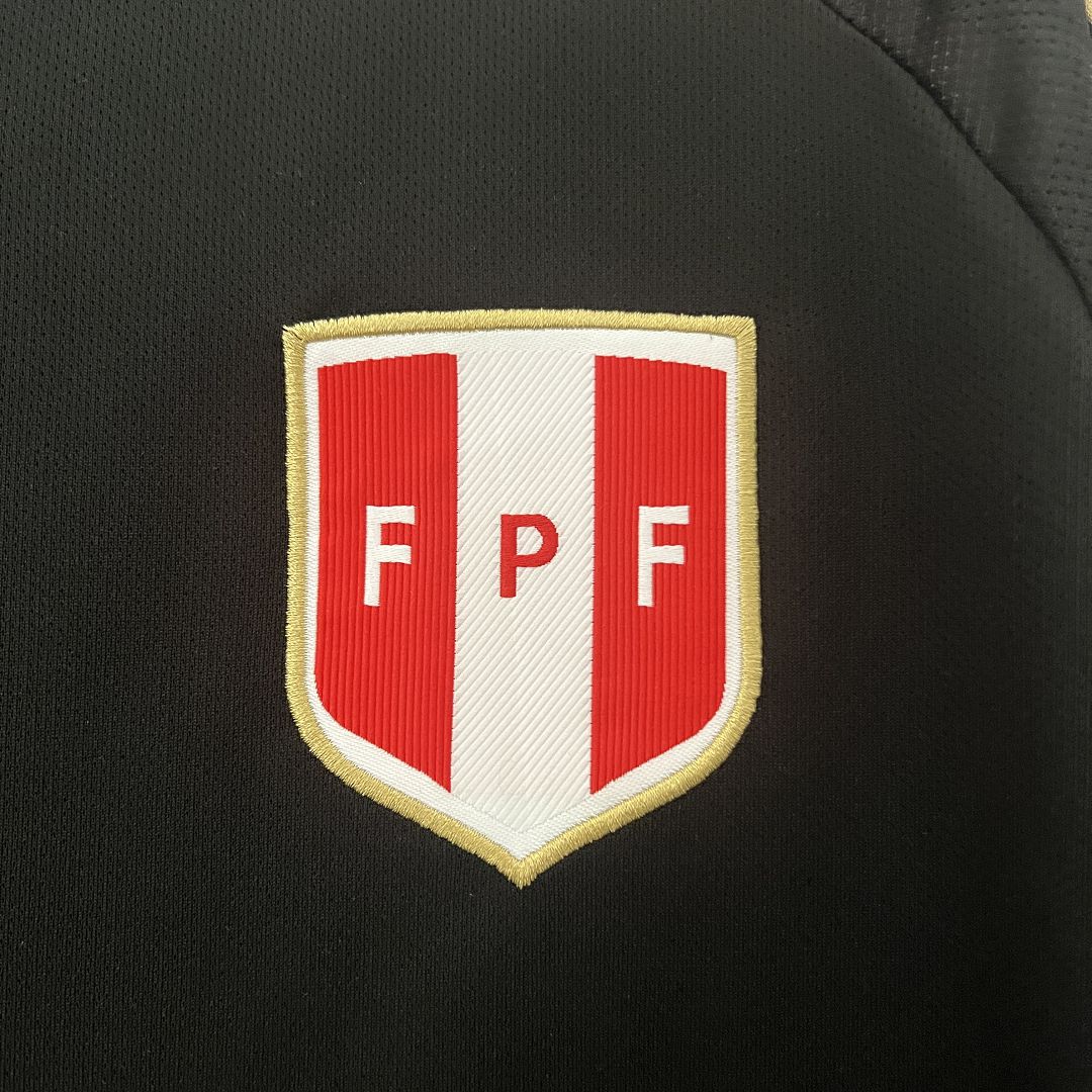 Peru 24-25 Away Shirt crest