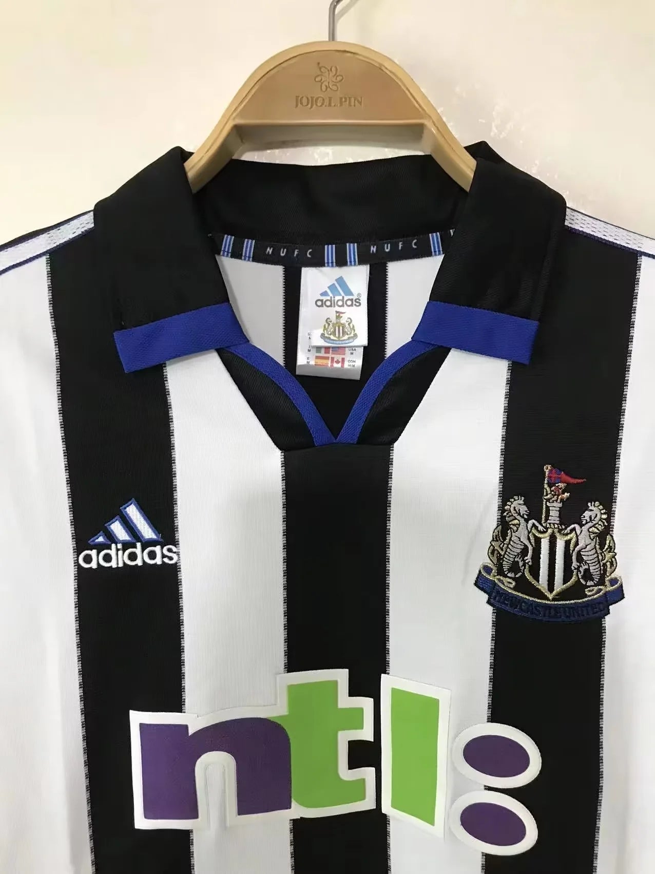 Newcastle United 00-01 Home Shirt sponsor