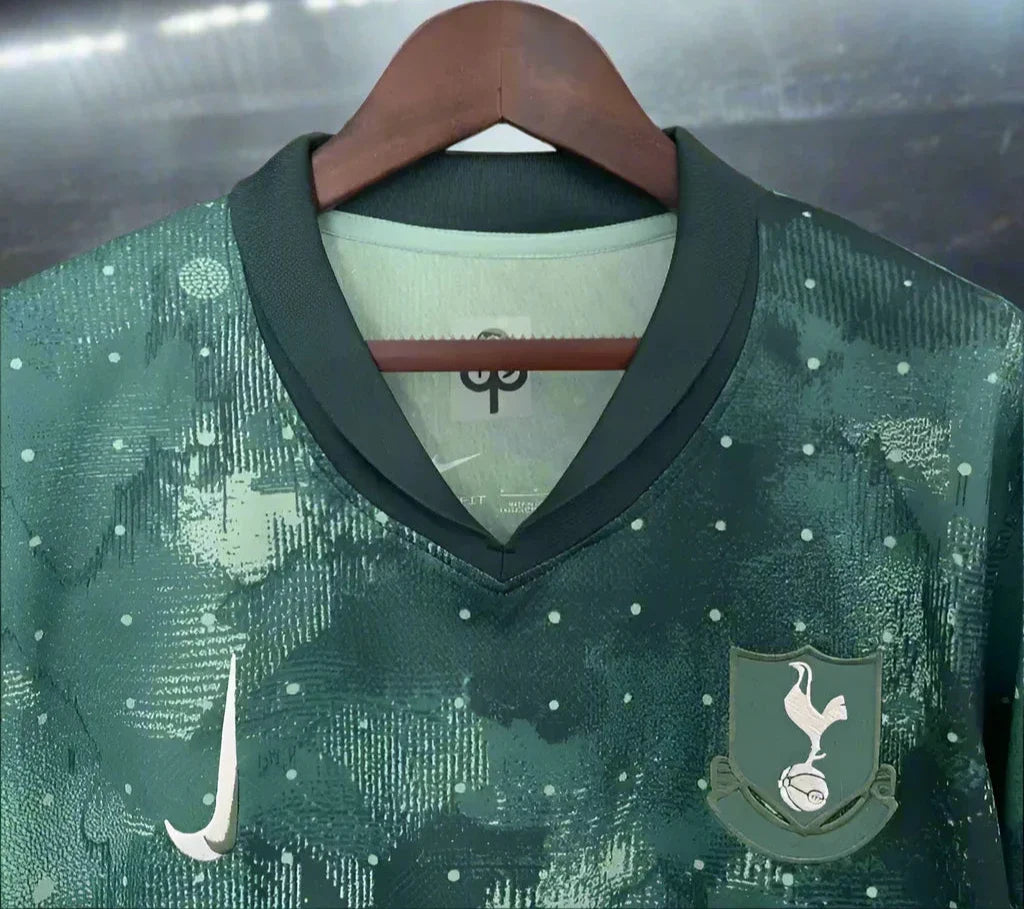 Tottenham Hotspur 24-25 3rd Shirt collar