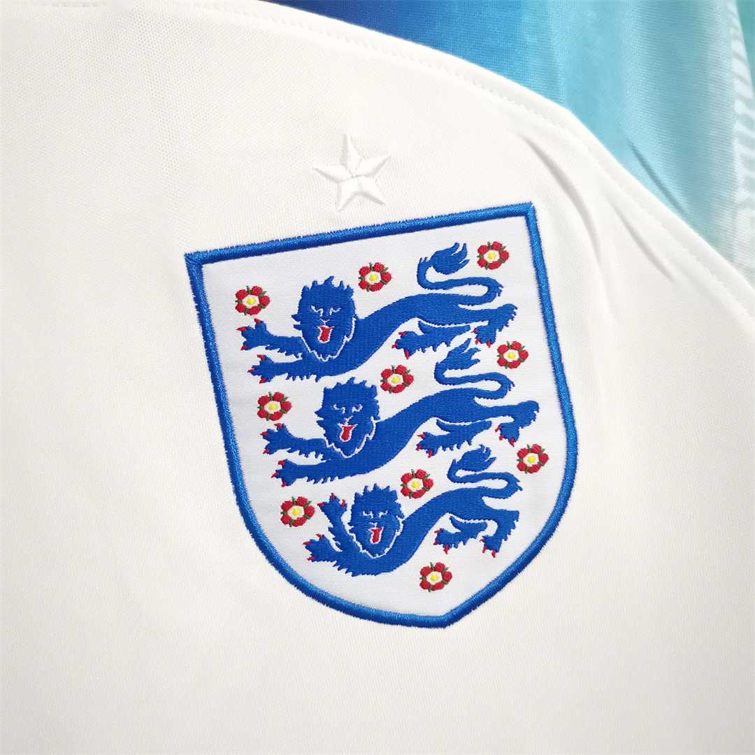 England 22-24 Home Shirt crest