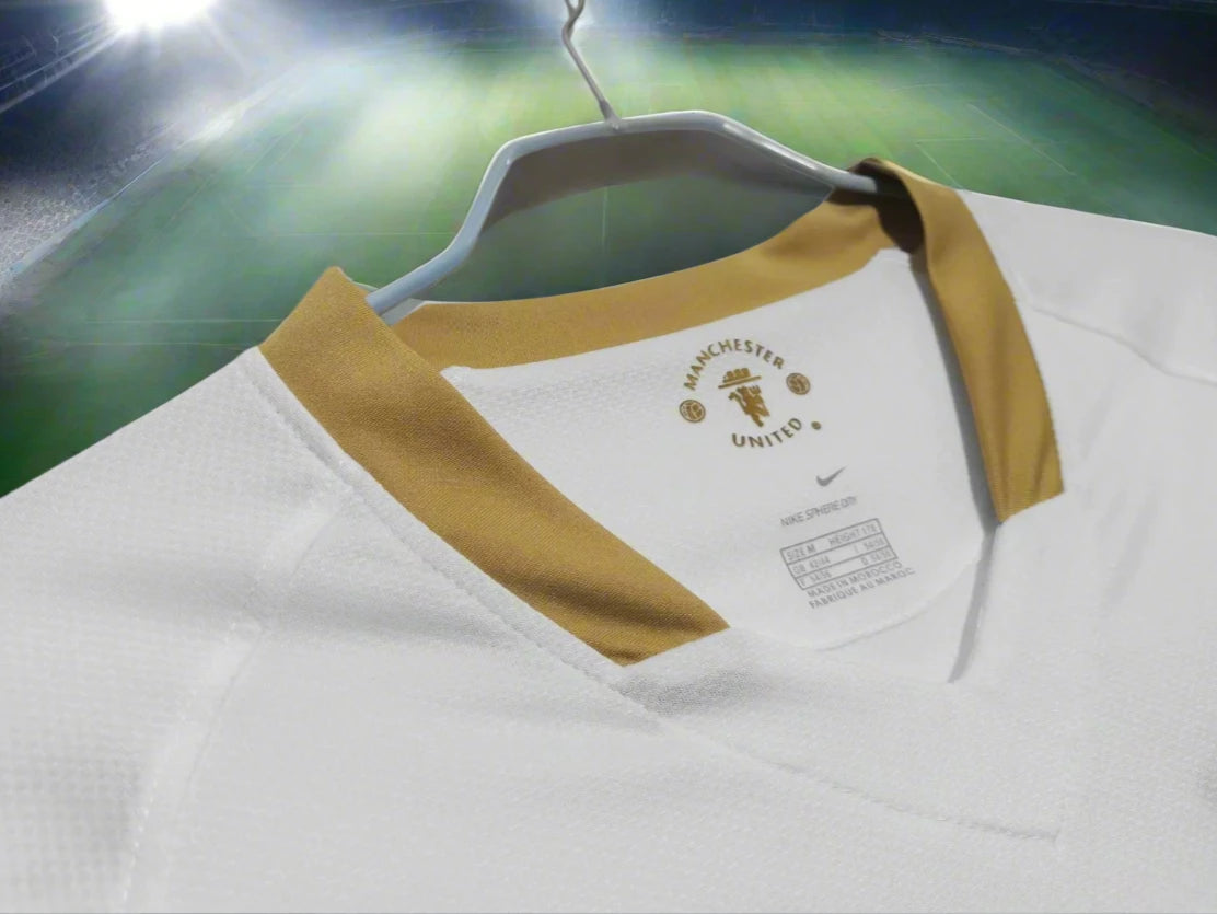 MNU 06-07 Away Shirt collar