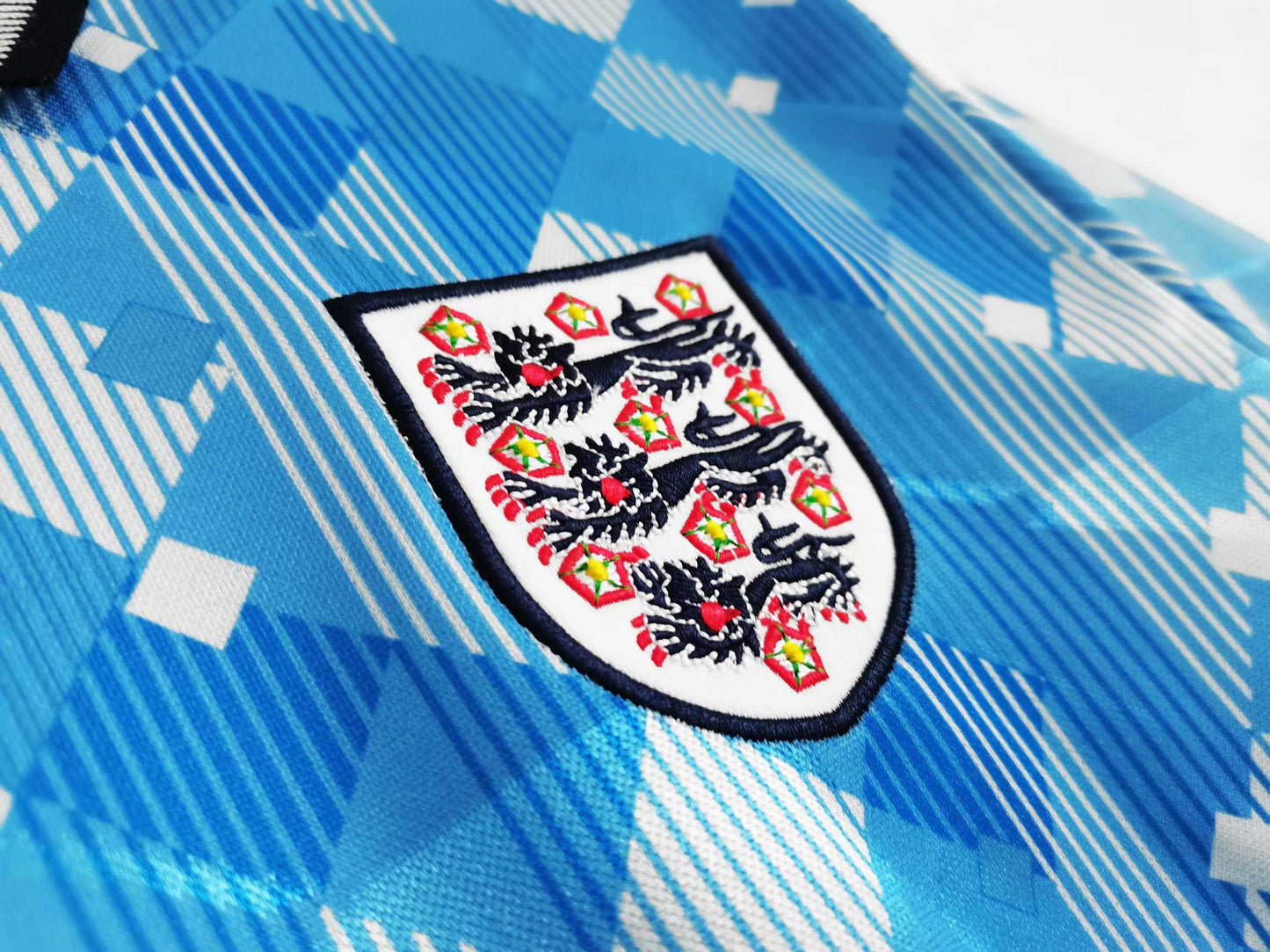 England 90-92 Away Retro Shirt crest