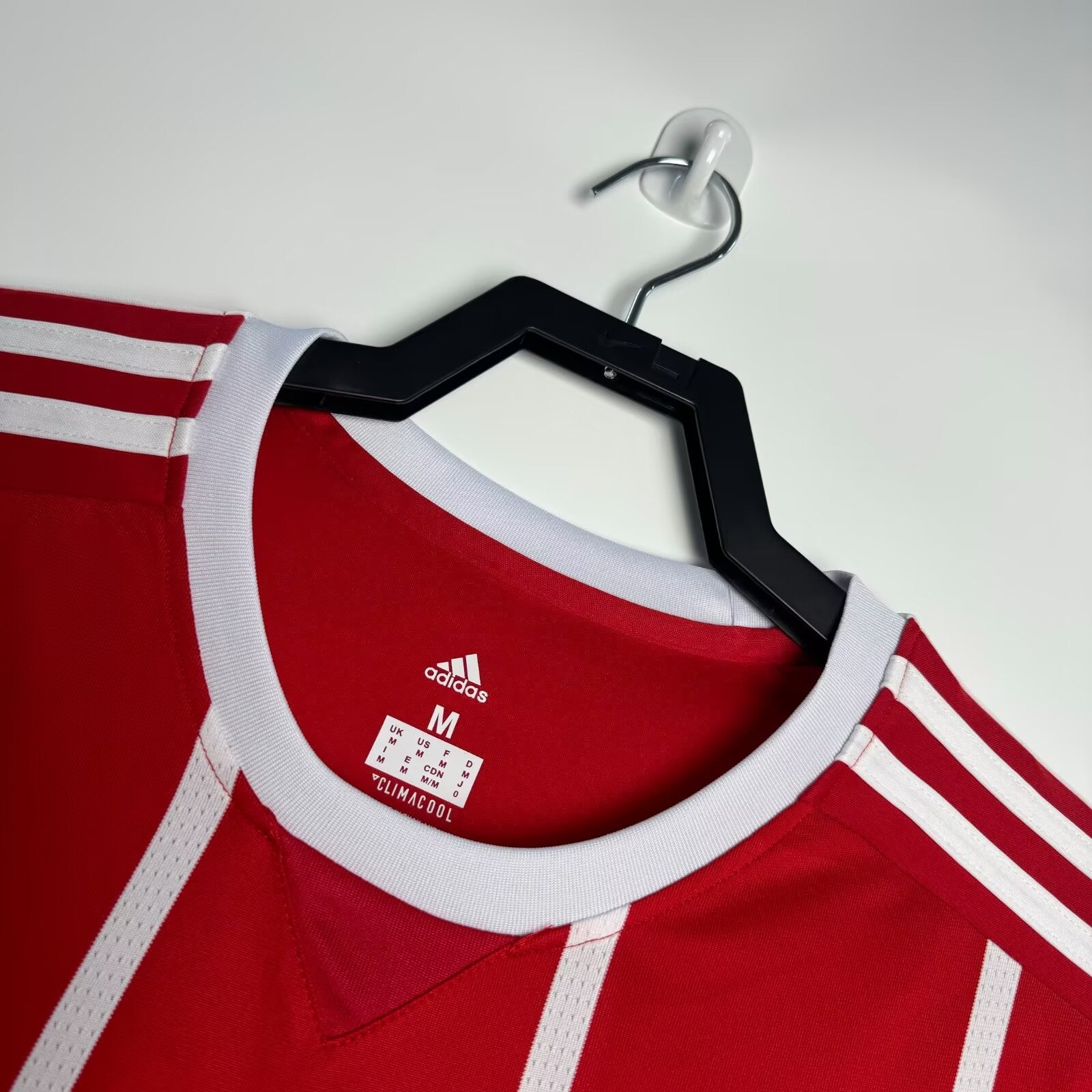 Bayern Munich 17-18 Home Retro Shirt collar