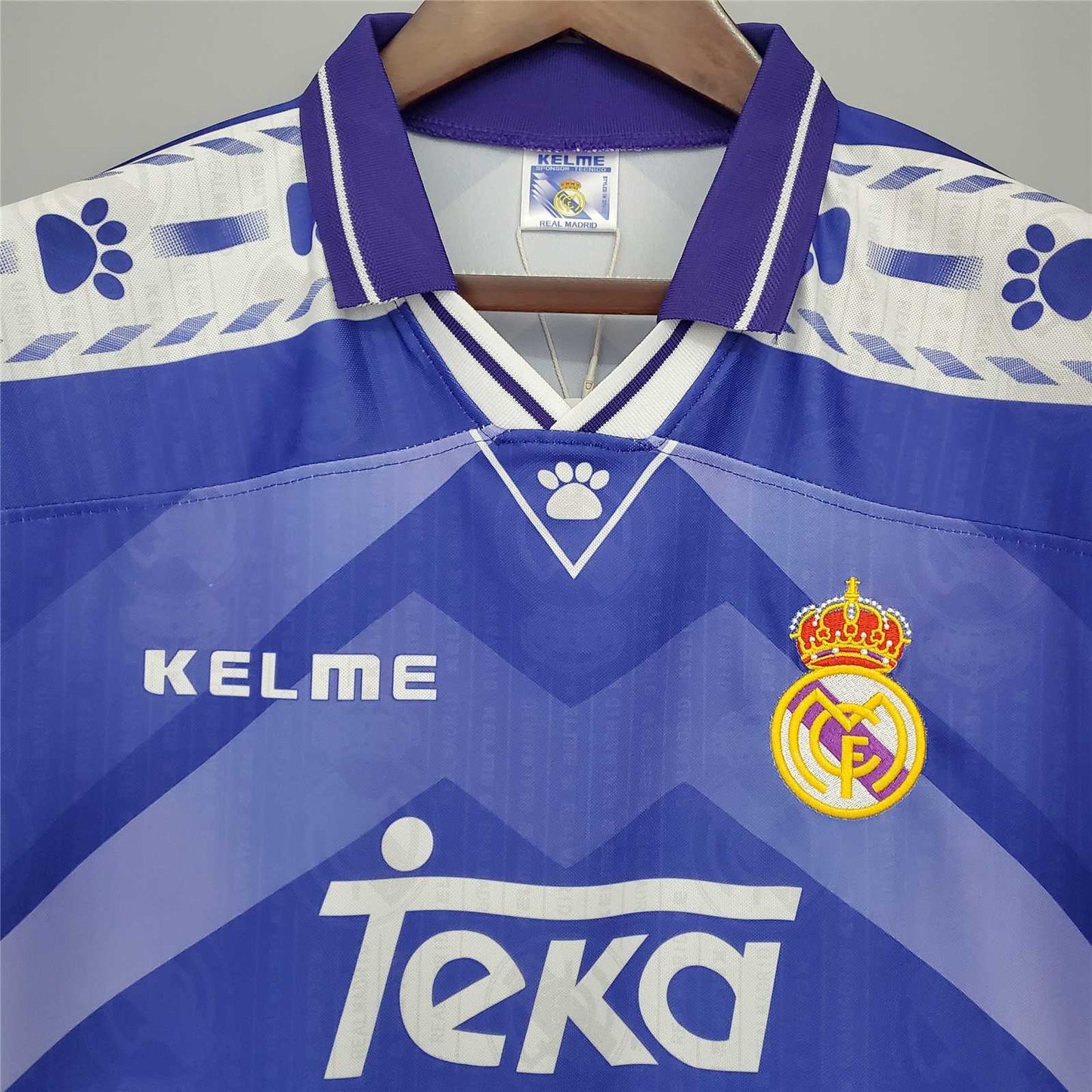 Real Madrid 96-97 Away Retro Shirt sponsor