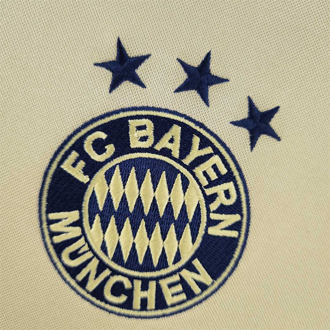 Bayern Munich 04-06 Away Retro Shirt crest