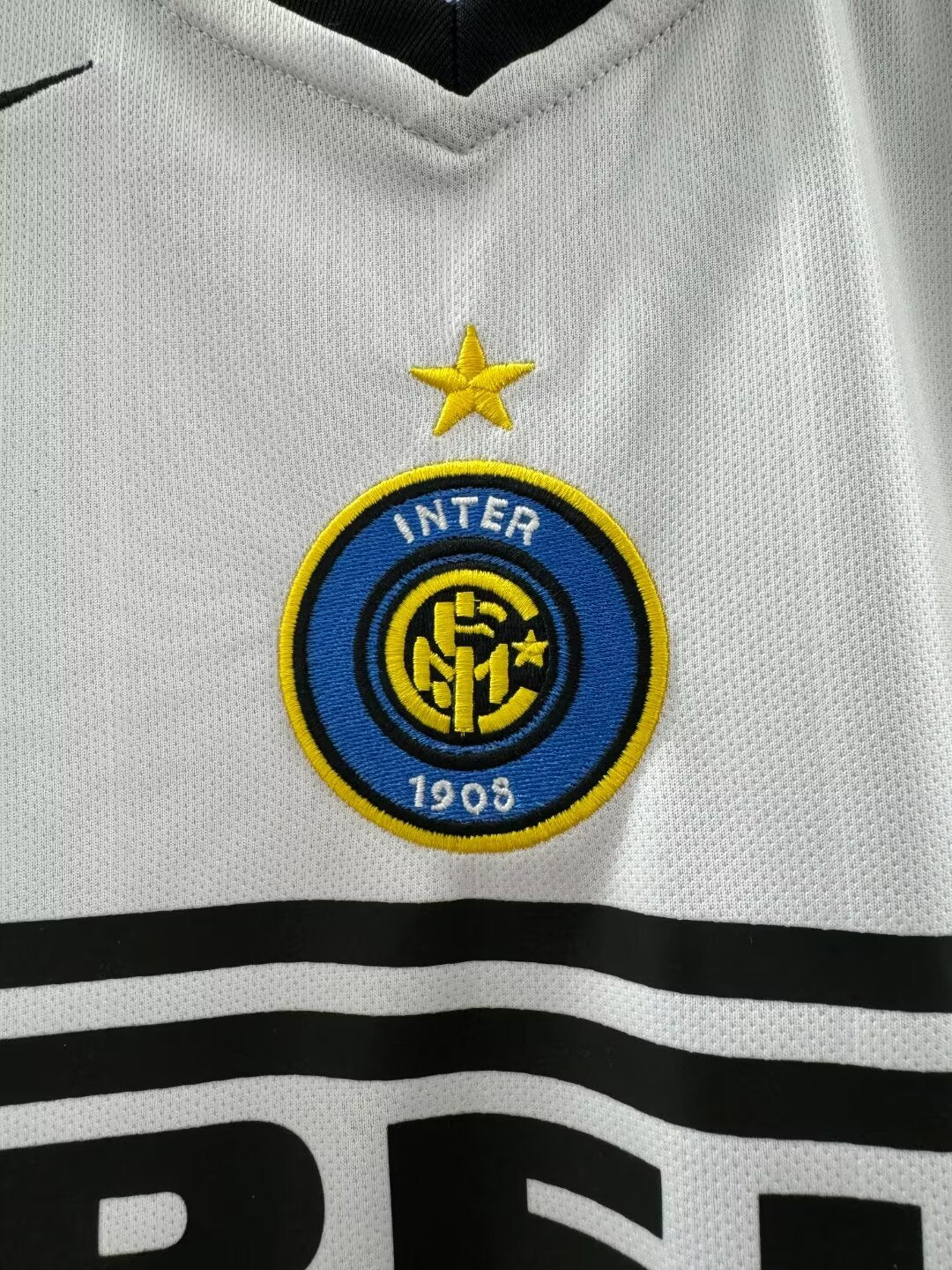 Inter Milan 04-05 Away Retro Shirt crest