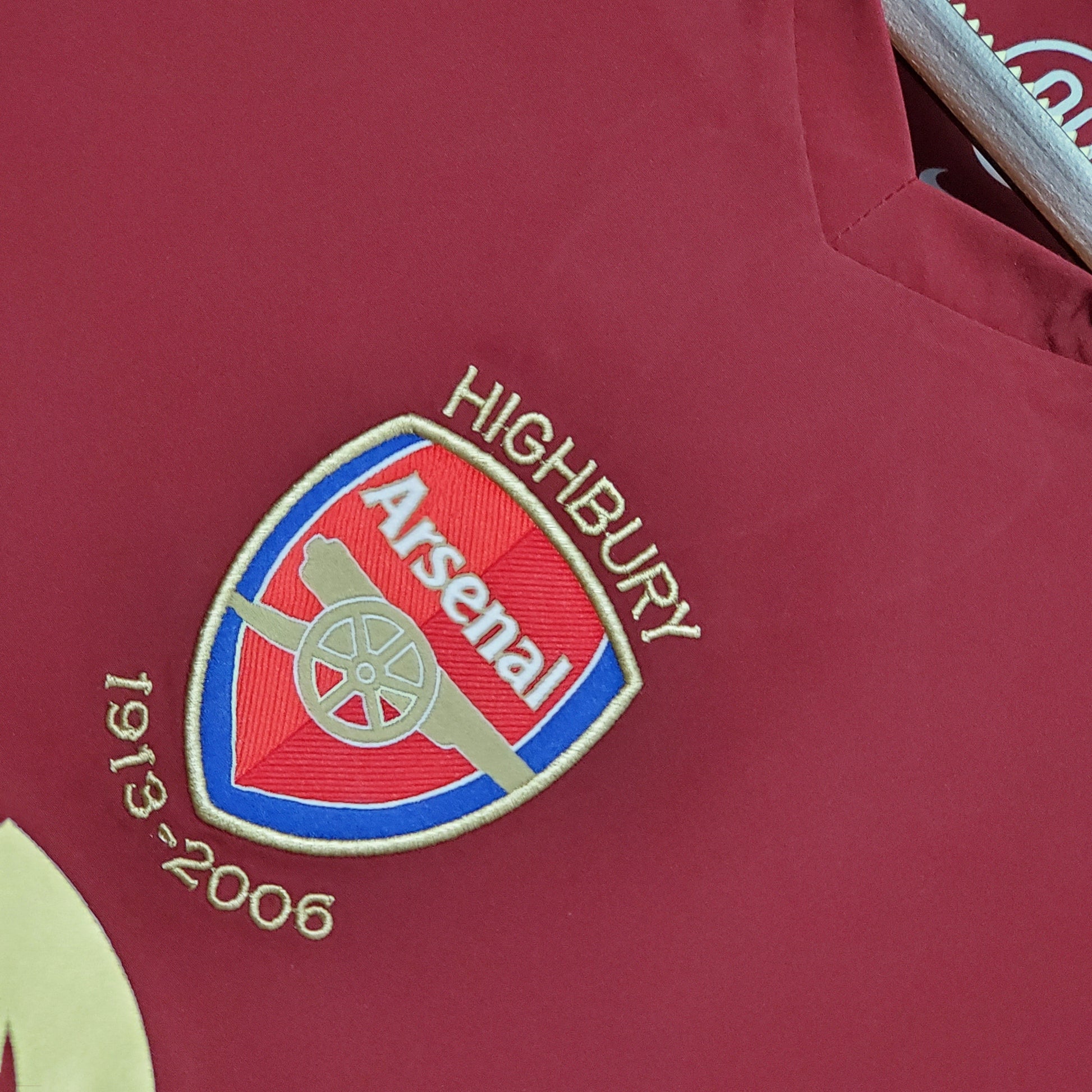 Arsenal 05-06 Home Retro Shirt crest