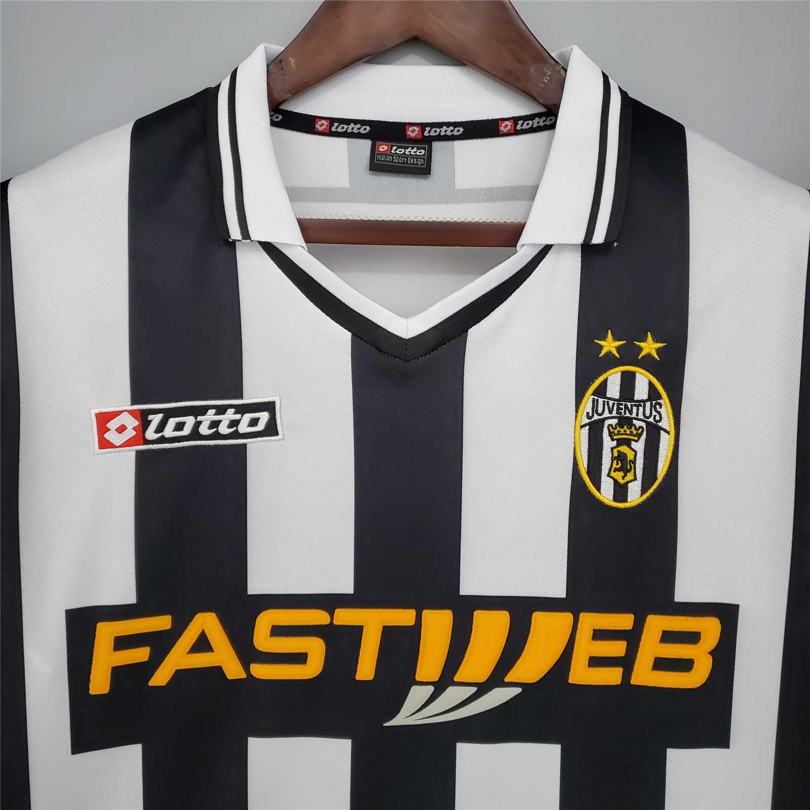 Juventus 01-02 Home Retro Shirt collar