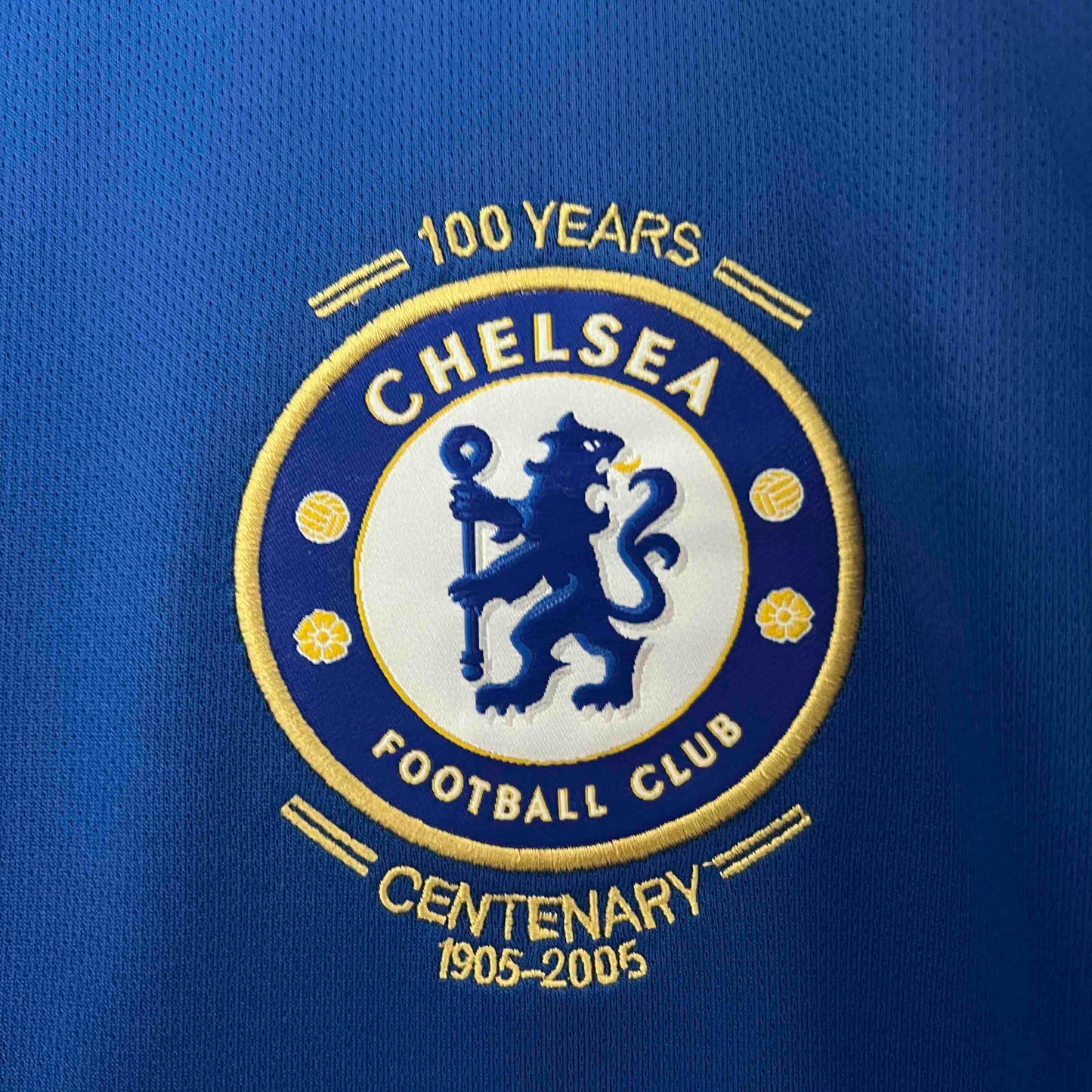 Chelsea 05-06 Home Retro Shirt crest