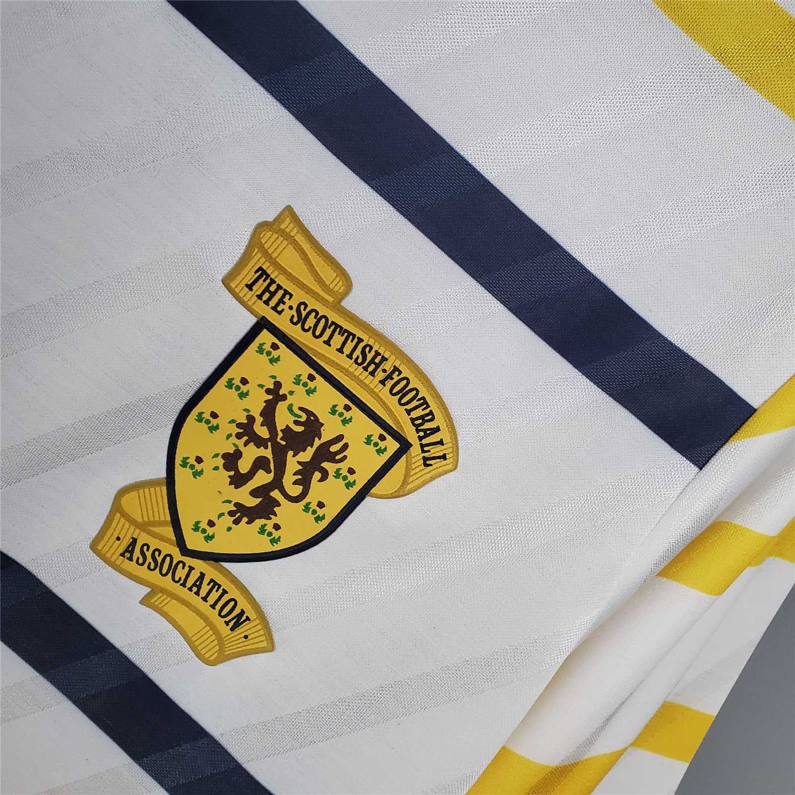 Scotland 88-90 Away Retro Shirt crest