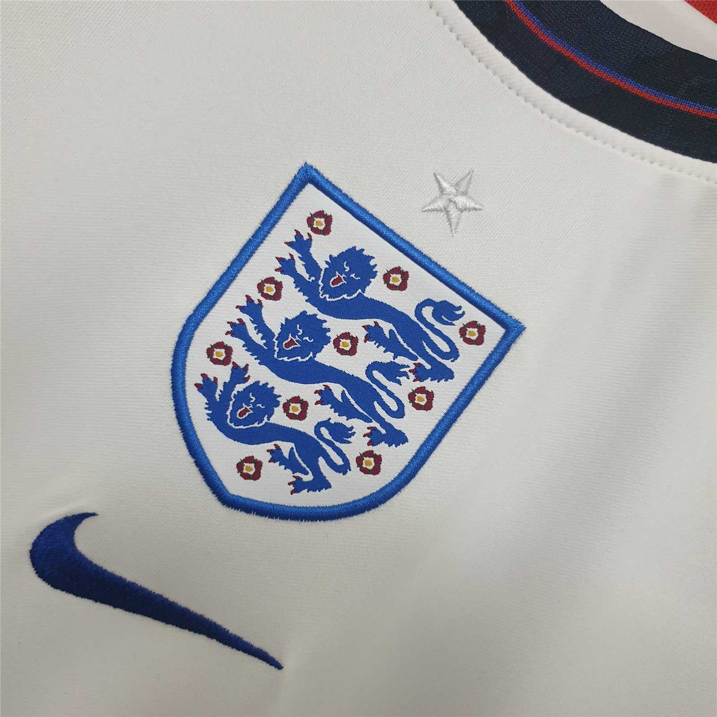 England 20-22 Home Shirt crest