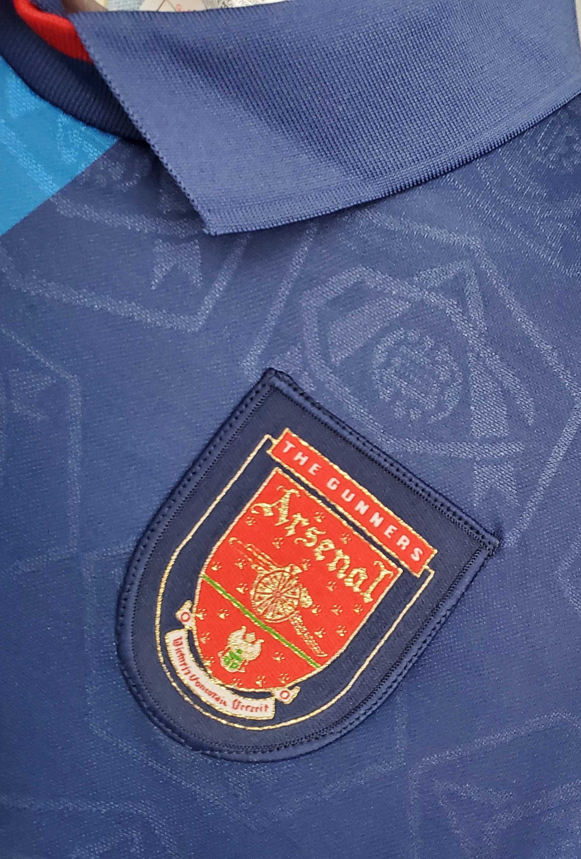 Arsenal 95-96 Away Retro Shirt crest