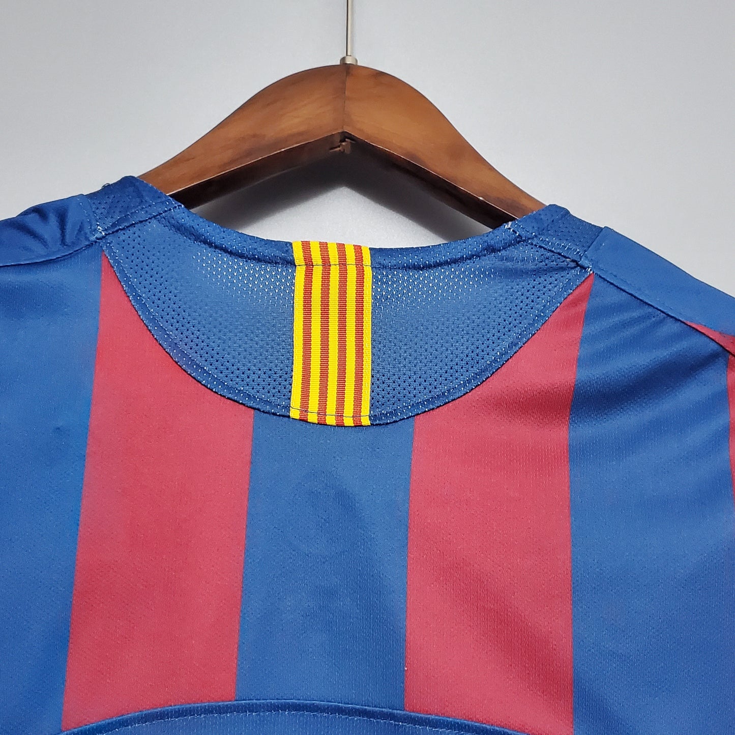 Barcelona 05-06 Champions League Home Retro Shirt neck