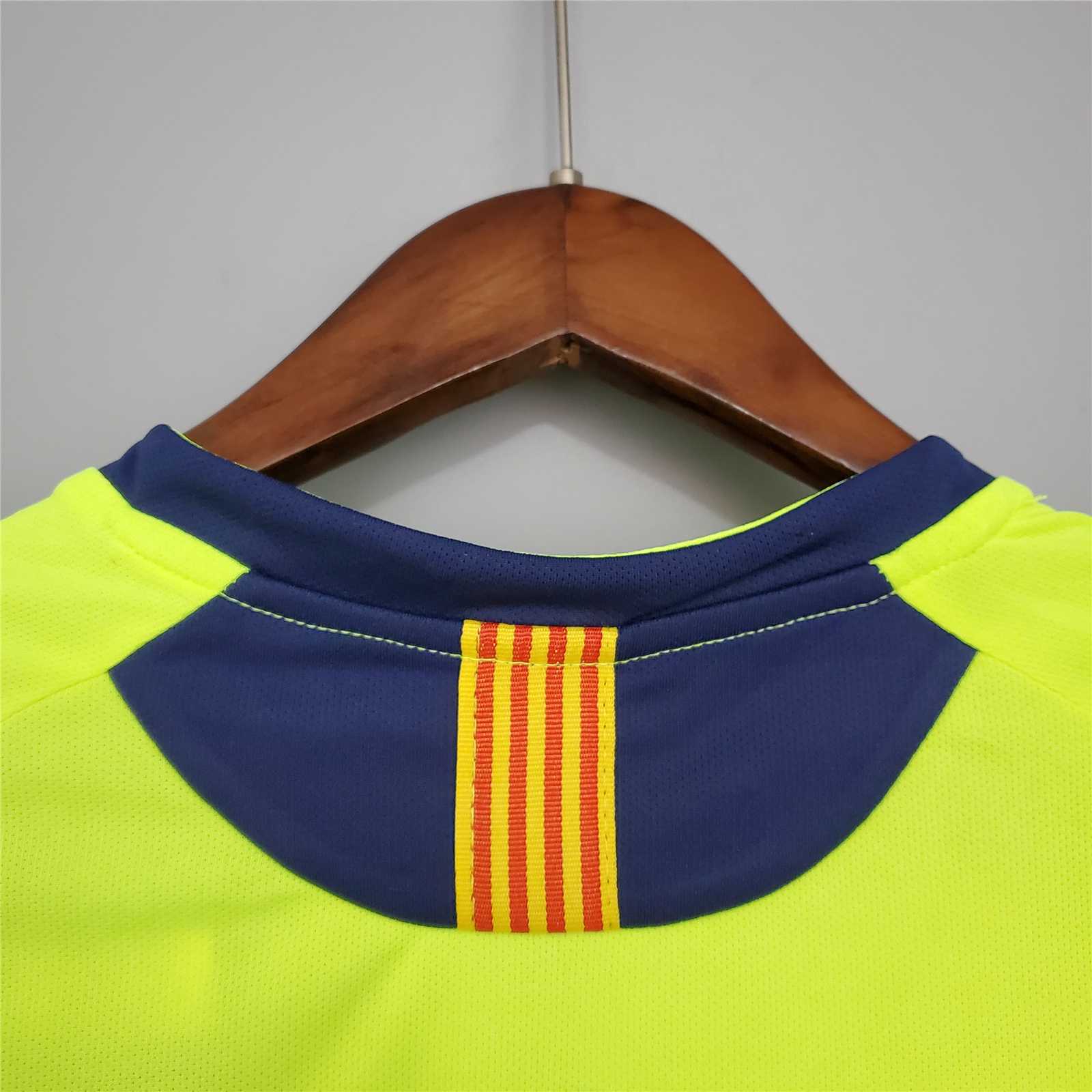 Barcelona 05-06 Away Retro Shirt collar