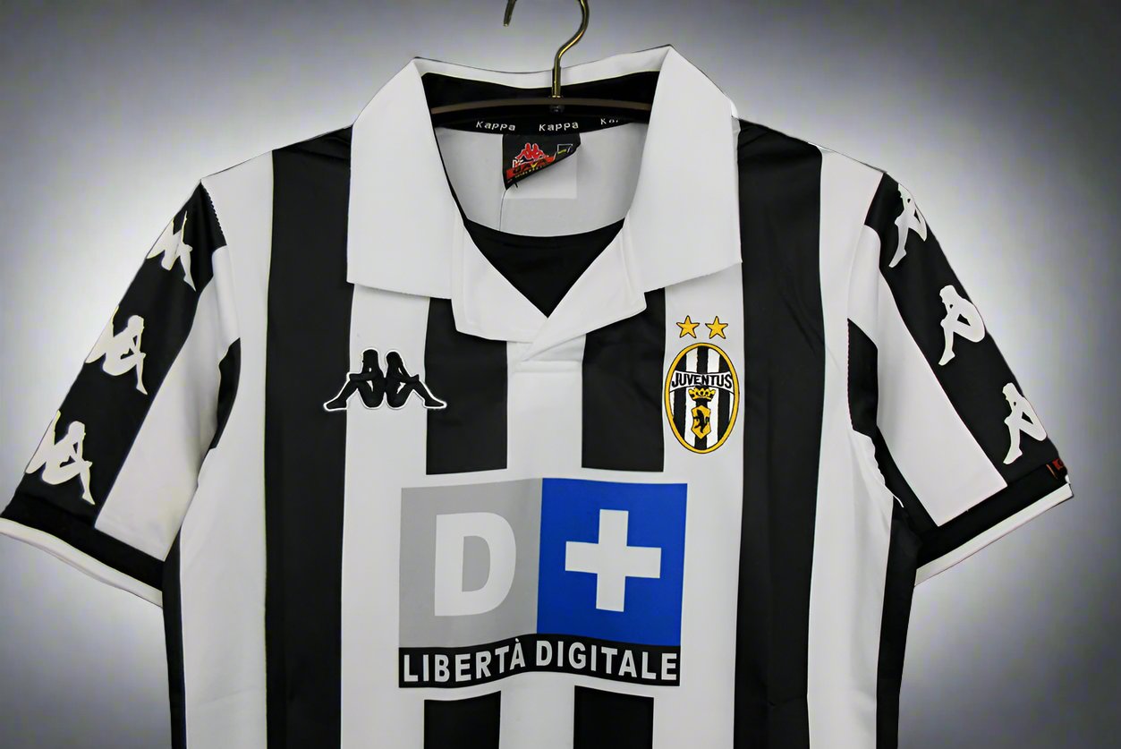 Juventus 99-00 Home Retro Shirt sponsor