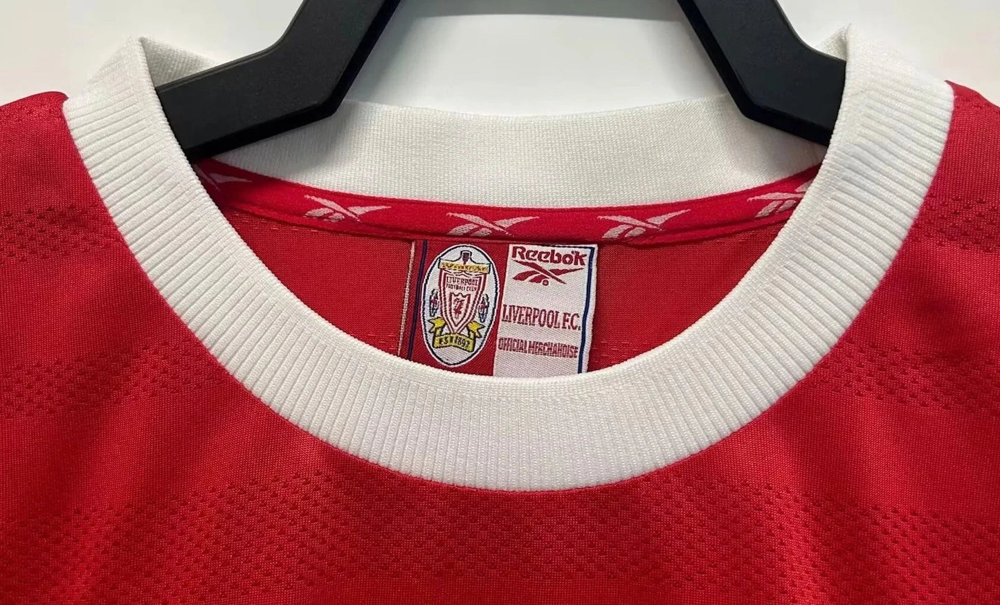 Liverpool 98-00 Home Shirt collar