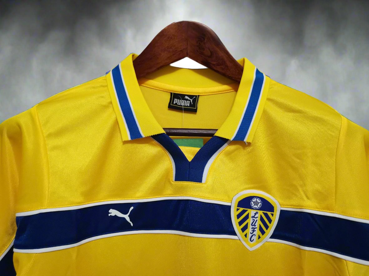 Leeds United 99-00 3rd Shirt collar