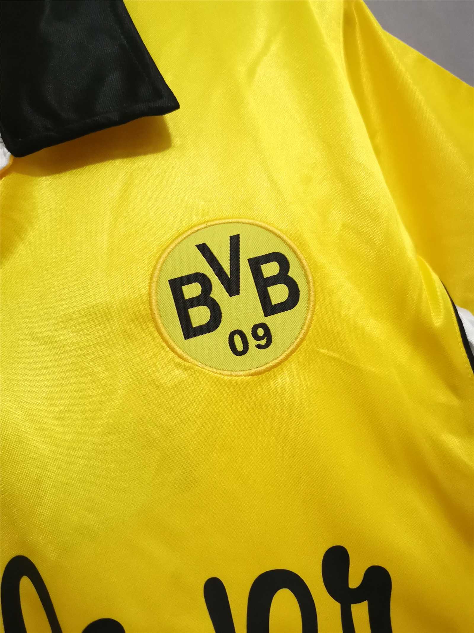 Borussia Dortmund 98-00 Home Retro Shirt crest