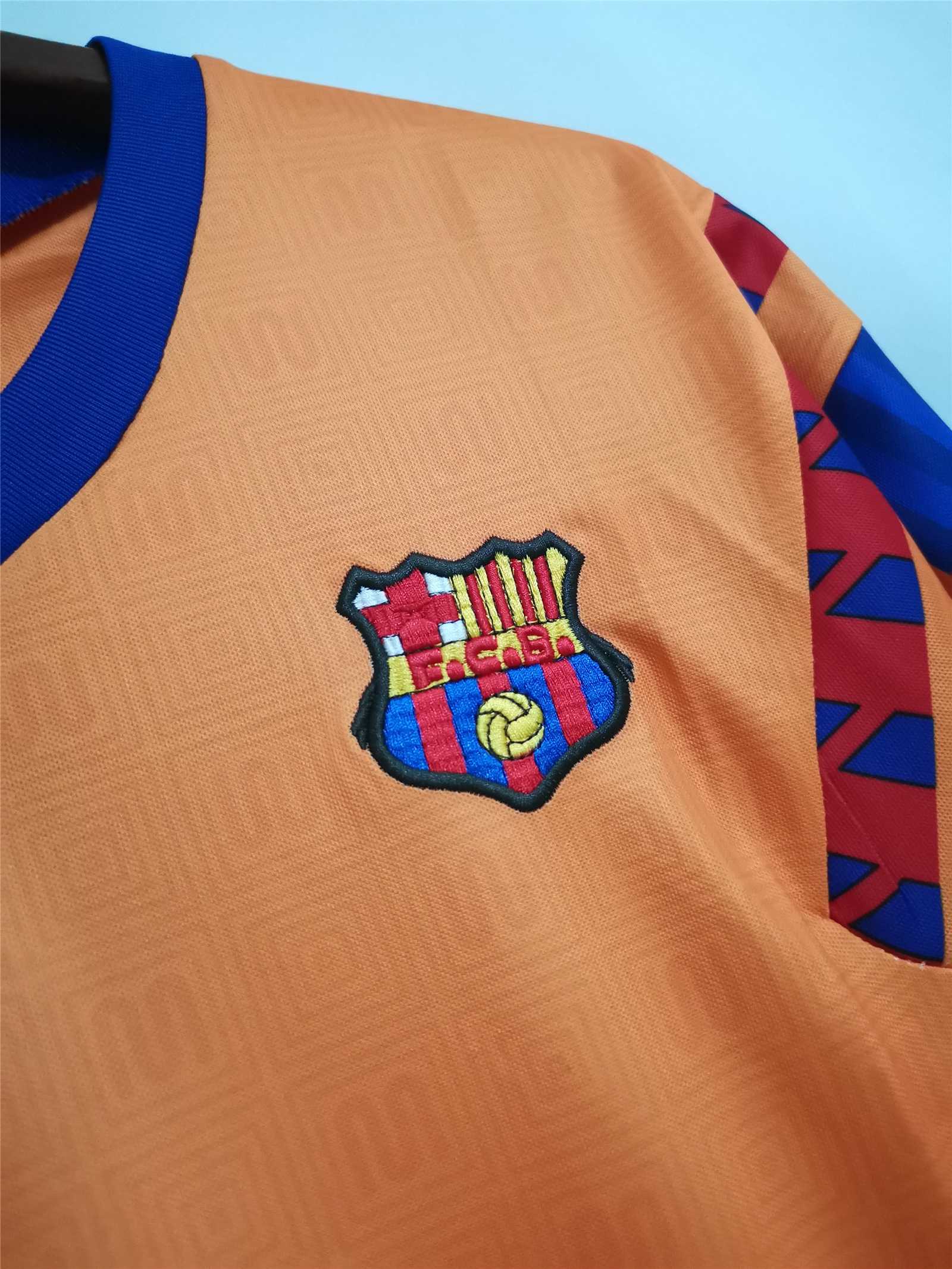 Barcelona 91-92 Away Retro Shirt badge