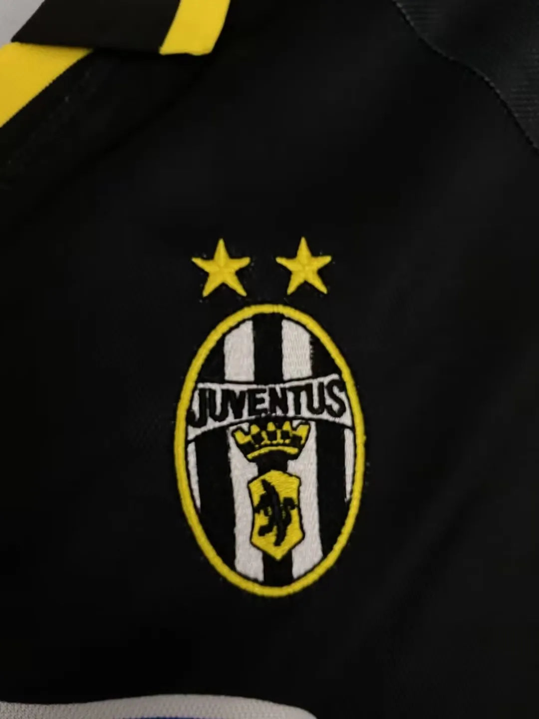 Juventus 94-95 3rd Retro Shirt crest