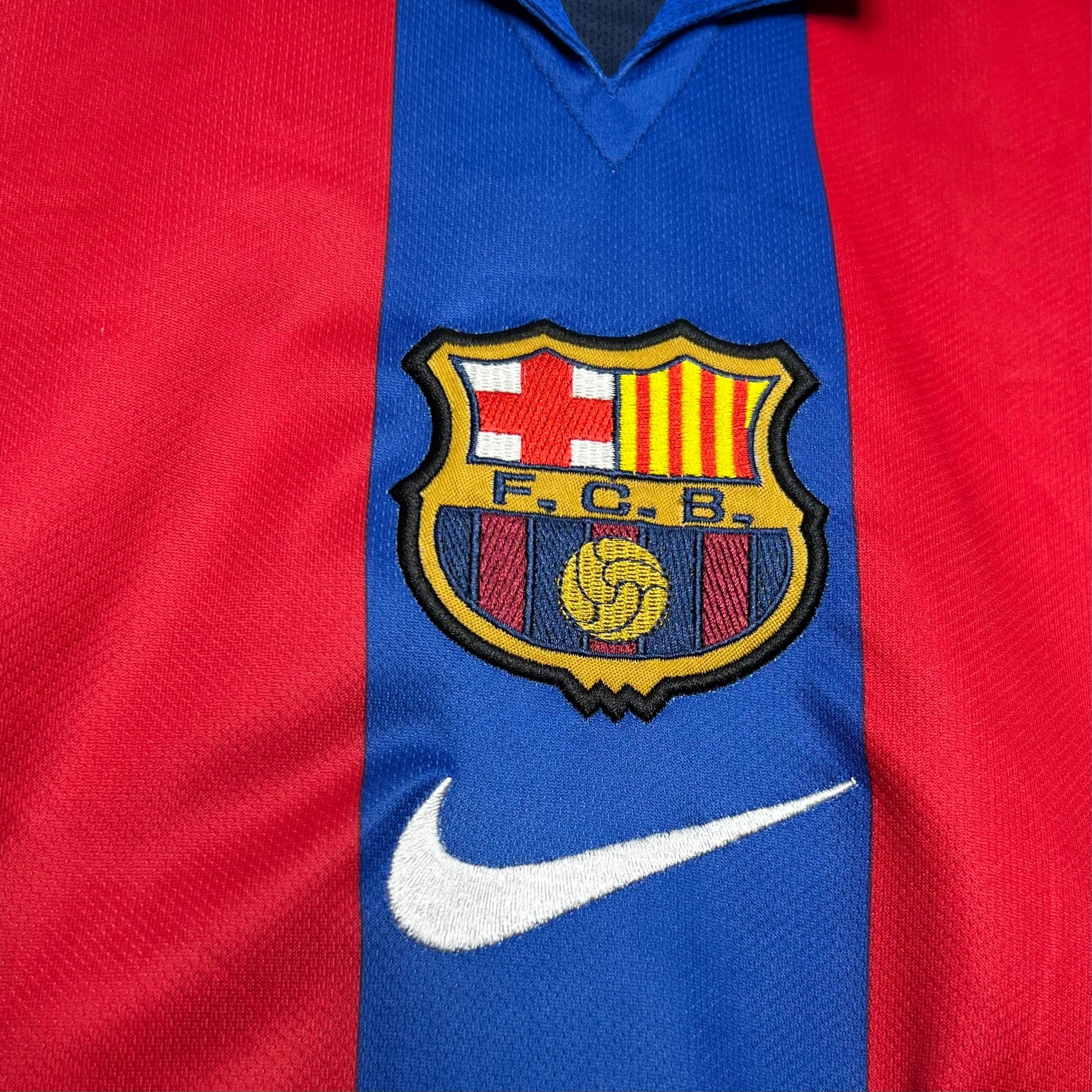 Barcelona 01-02 Home Retro Shirt badge