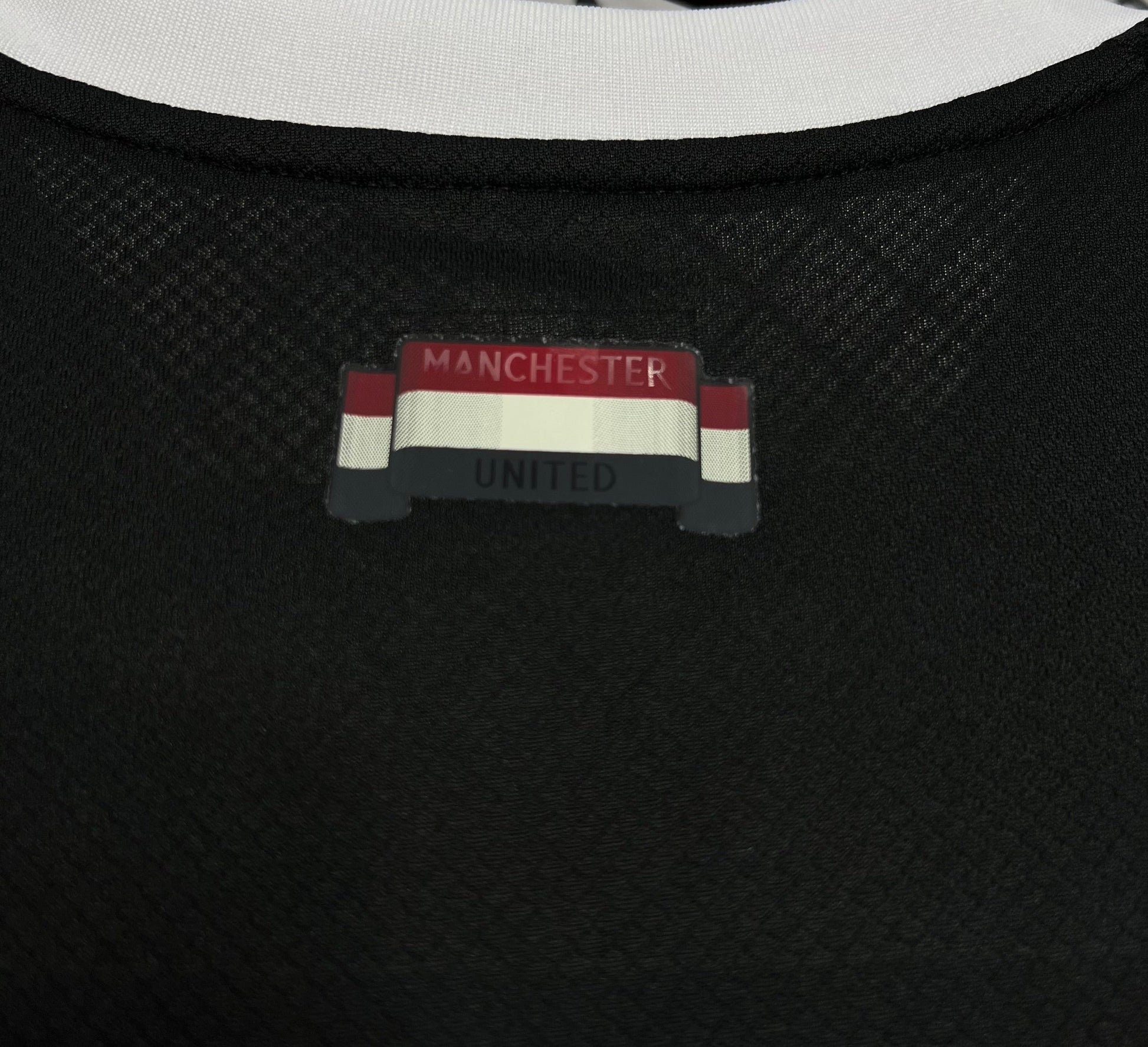 MNU 24-25 Goalkeeper 3rd Shirt collar