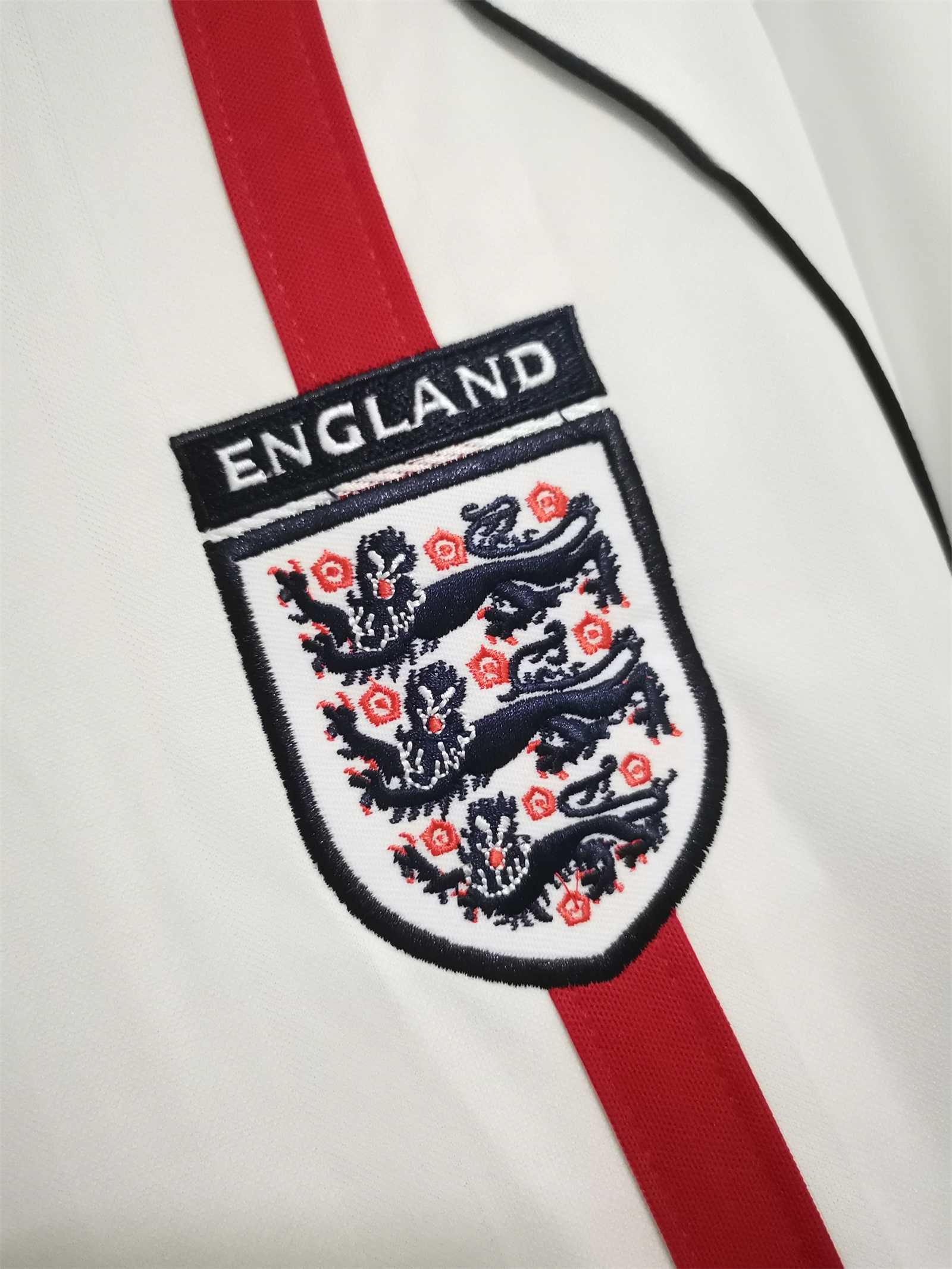 England 02-04 Home Retro Shirt crest