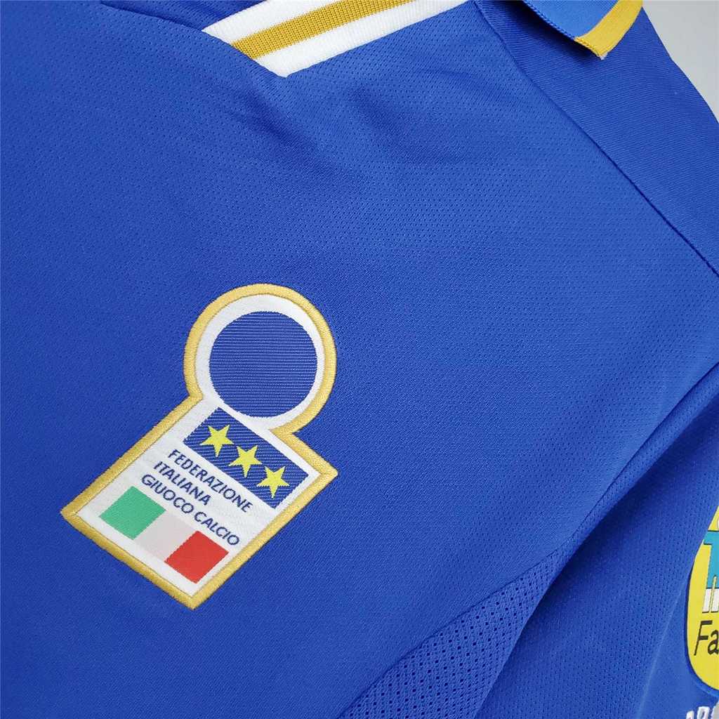 Italy 96-98 Home Retro Shirt crest